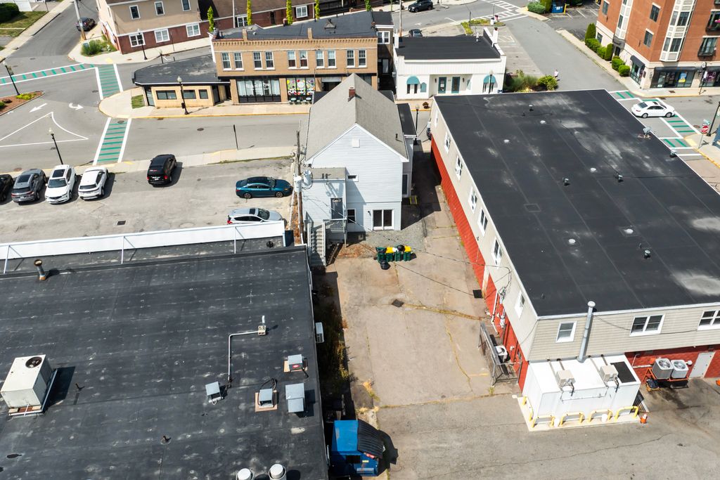 241 N Main St-02