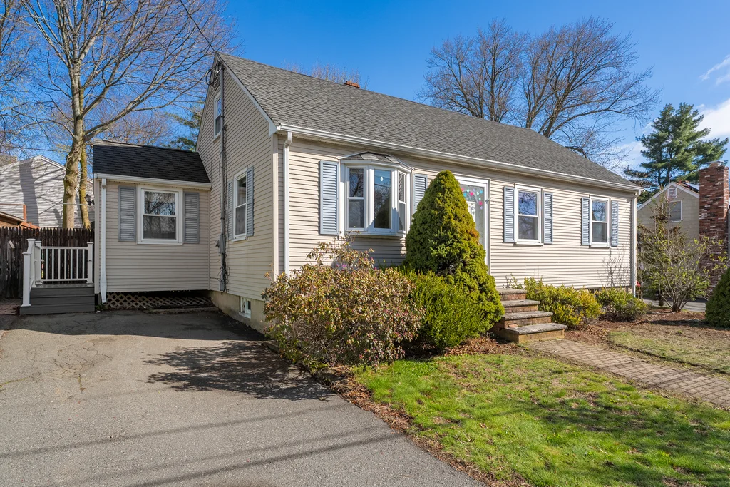 
          35 MacArthur Rd-02