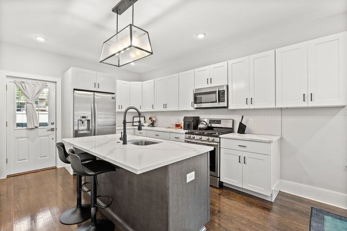 145 Whitfield St-23