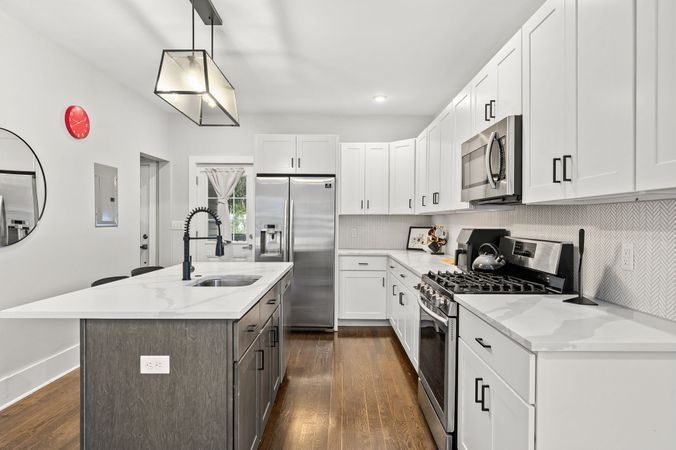 145 Whitfield St-24