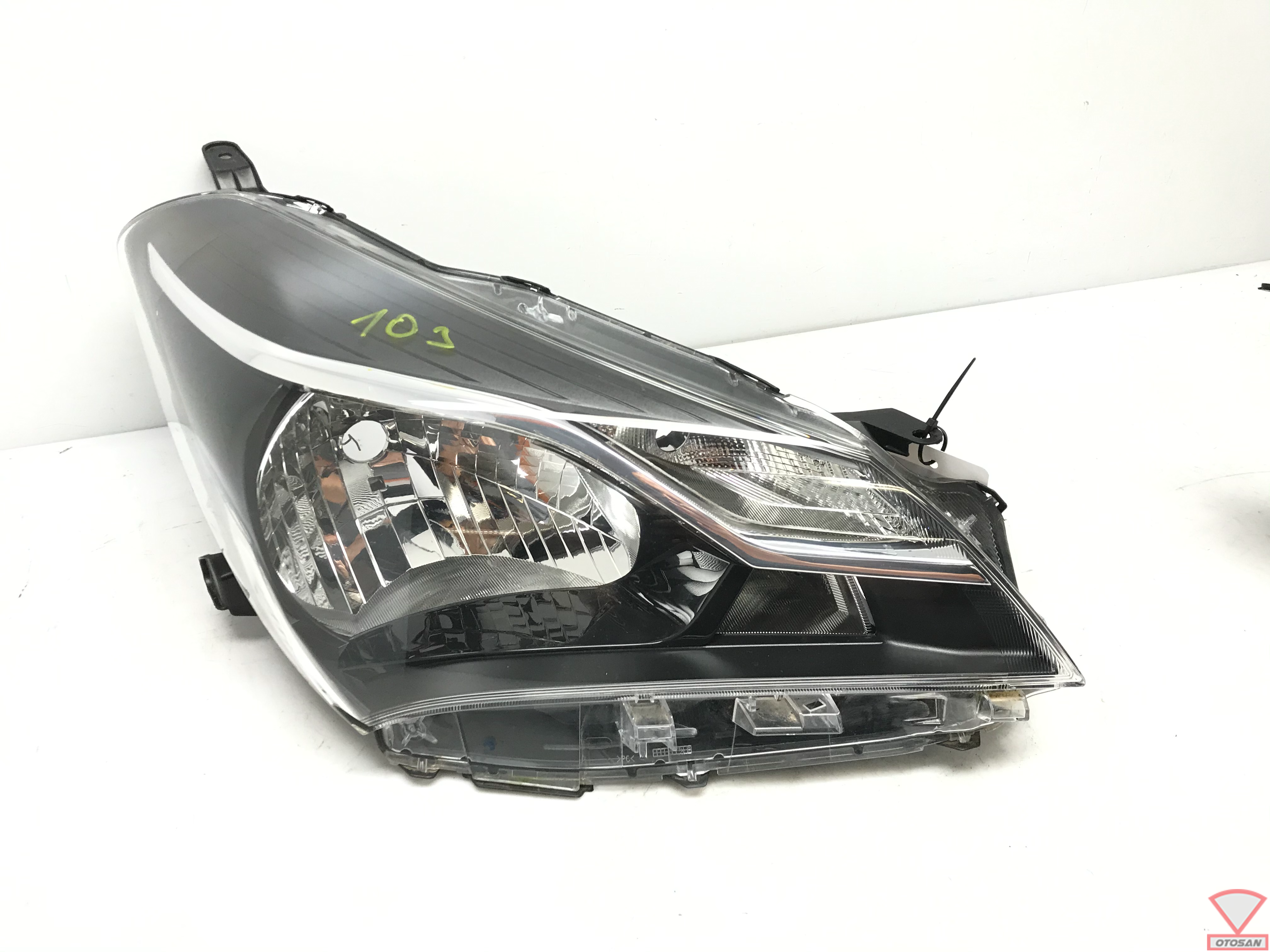 Toyota Yaris 3 Facelift 2014-2017 Scheinwerfer Rechts Original!
