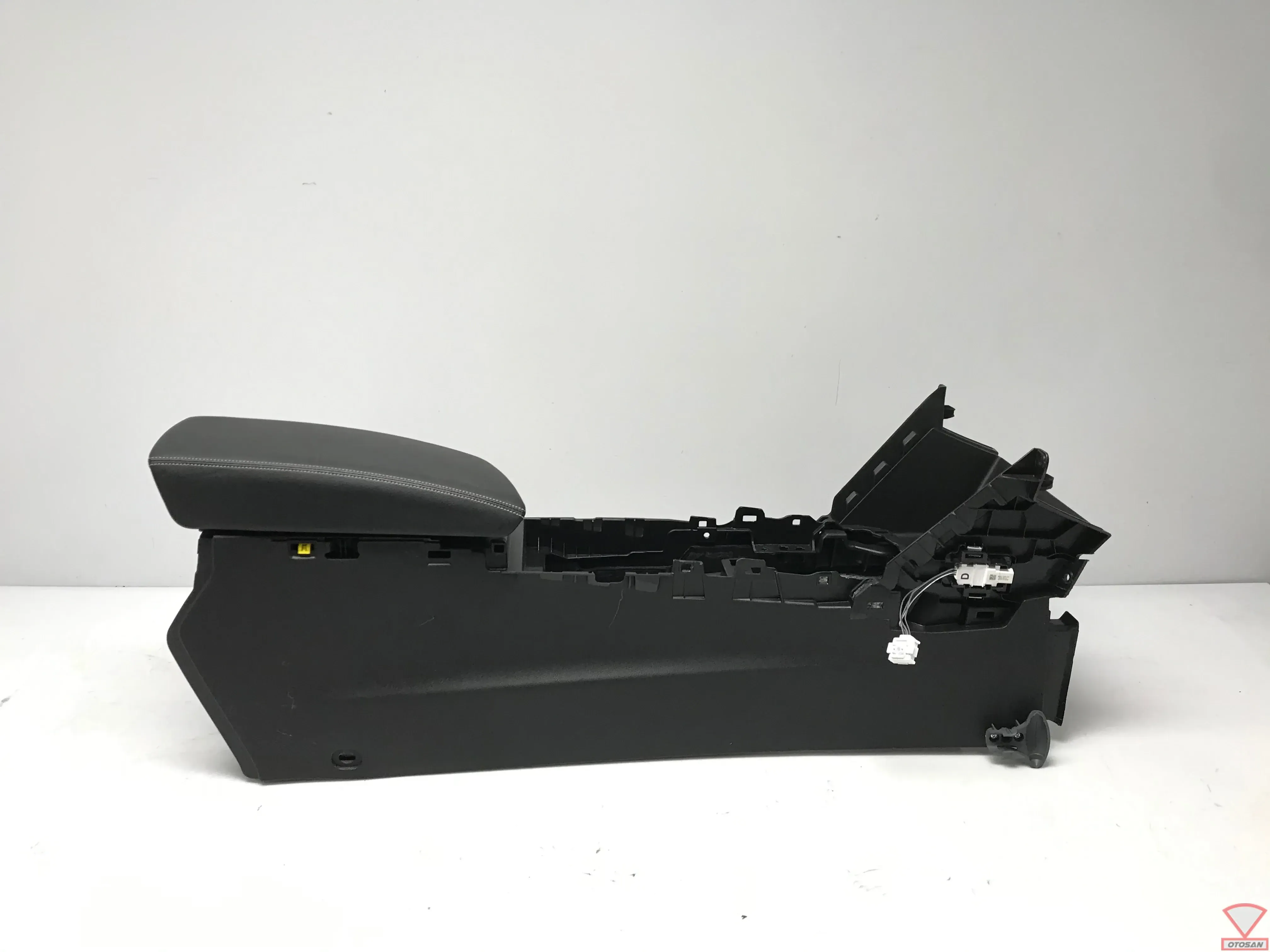 renault megane sedan iv 2018 armsteun middenconsole leder