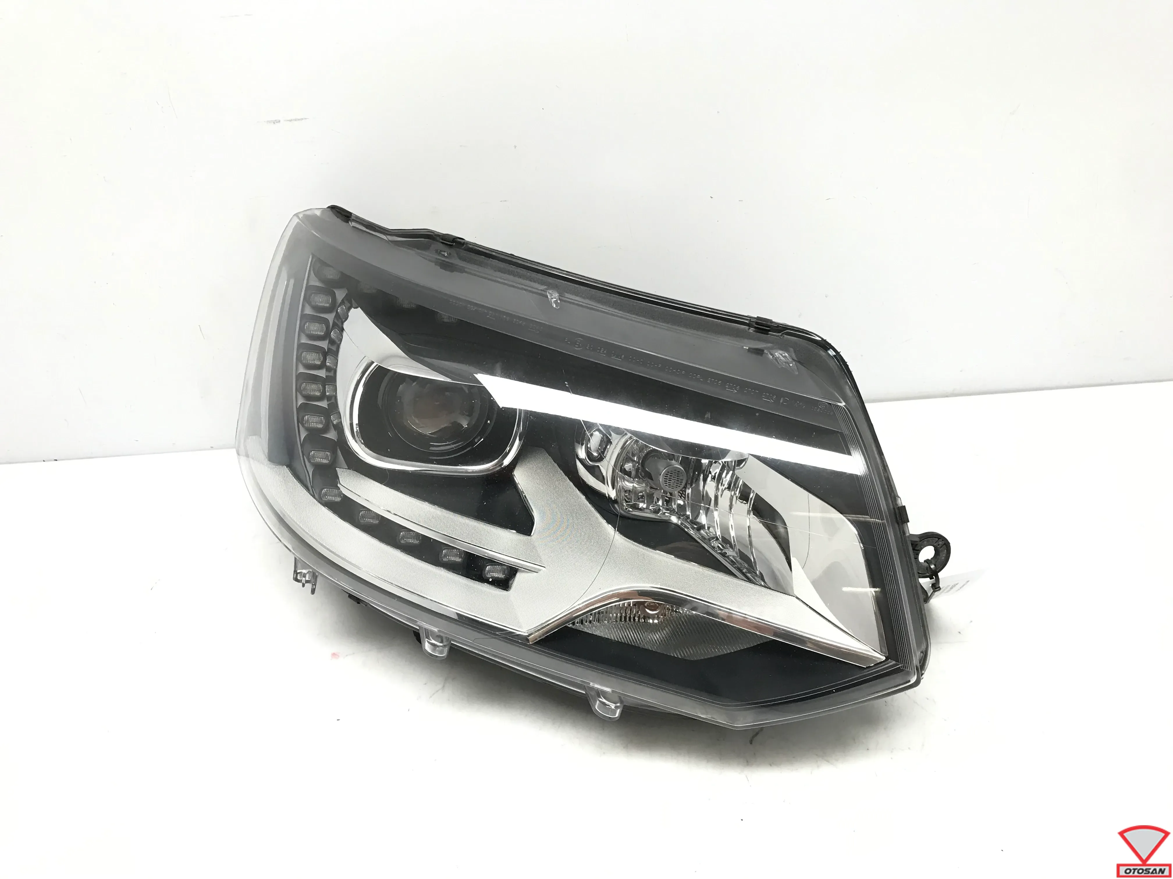 VW Transpoter T5 GP Xenon LED Headlight Right For 7E5941016