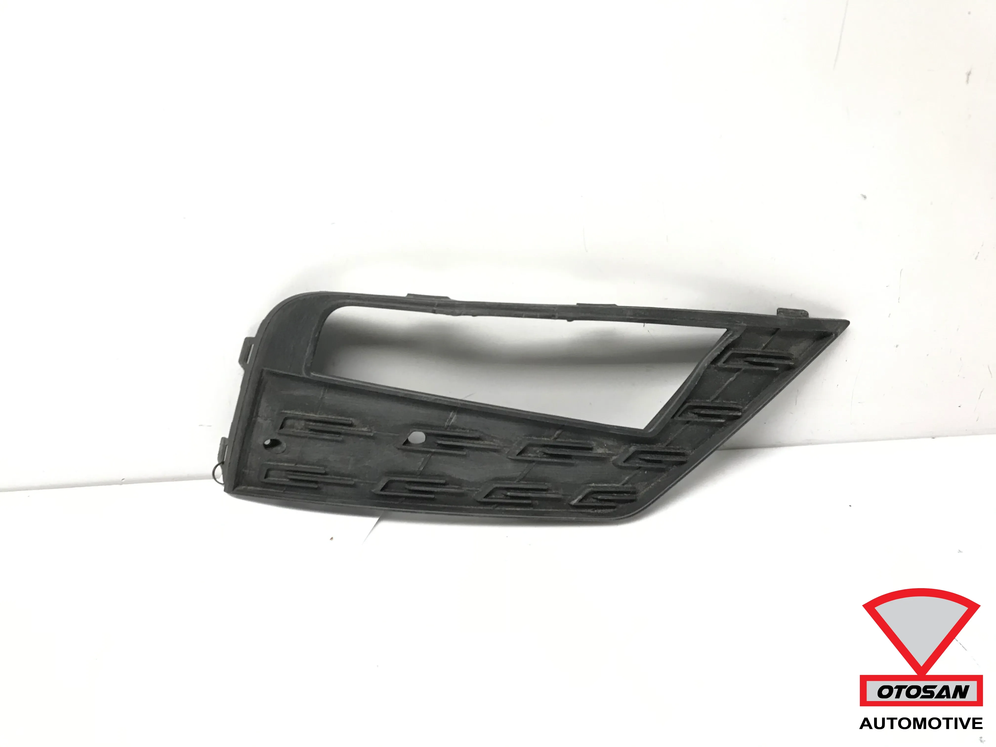 Seat Leon 5F Grille de pare-chocs avant Feu antibrouillard droit 5F0853666G
