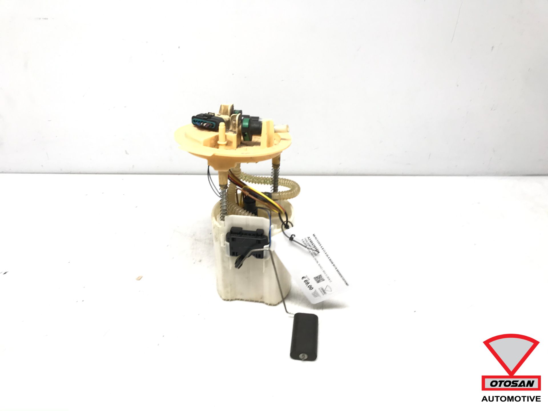 Mercedes A B CLA GLA W246 W176 Markenstoffpumpe A2464701494