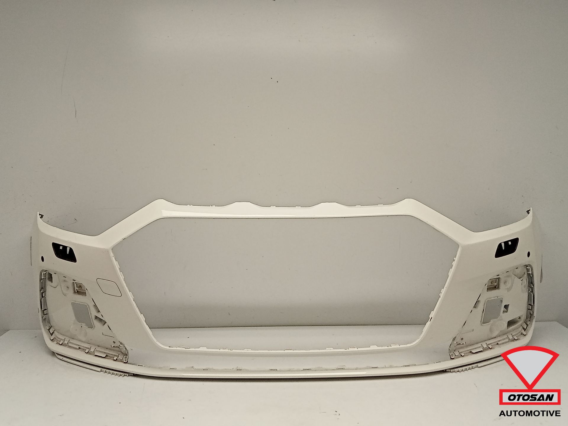 Audi A1 82A 2018+ Voorbumper Bumper 4xPDC KLS Origineel!