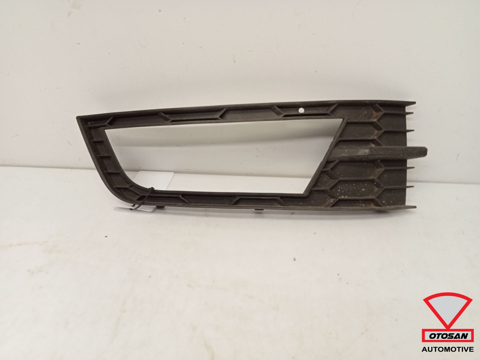 Grille de pare-chocs avant droite Skoda Octavia 3 13-17 5E0807682