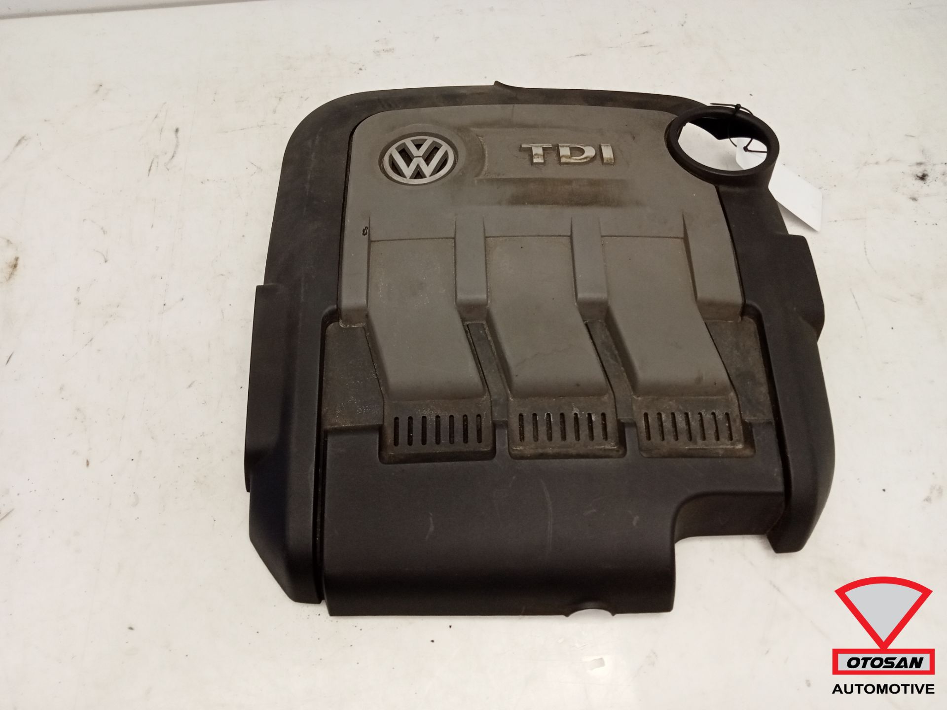 Cache moteur VW Polo 6R 1.2 TDI 03P103925