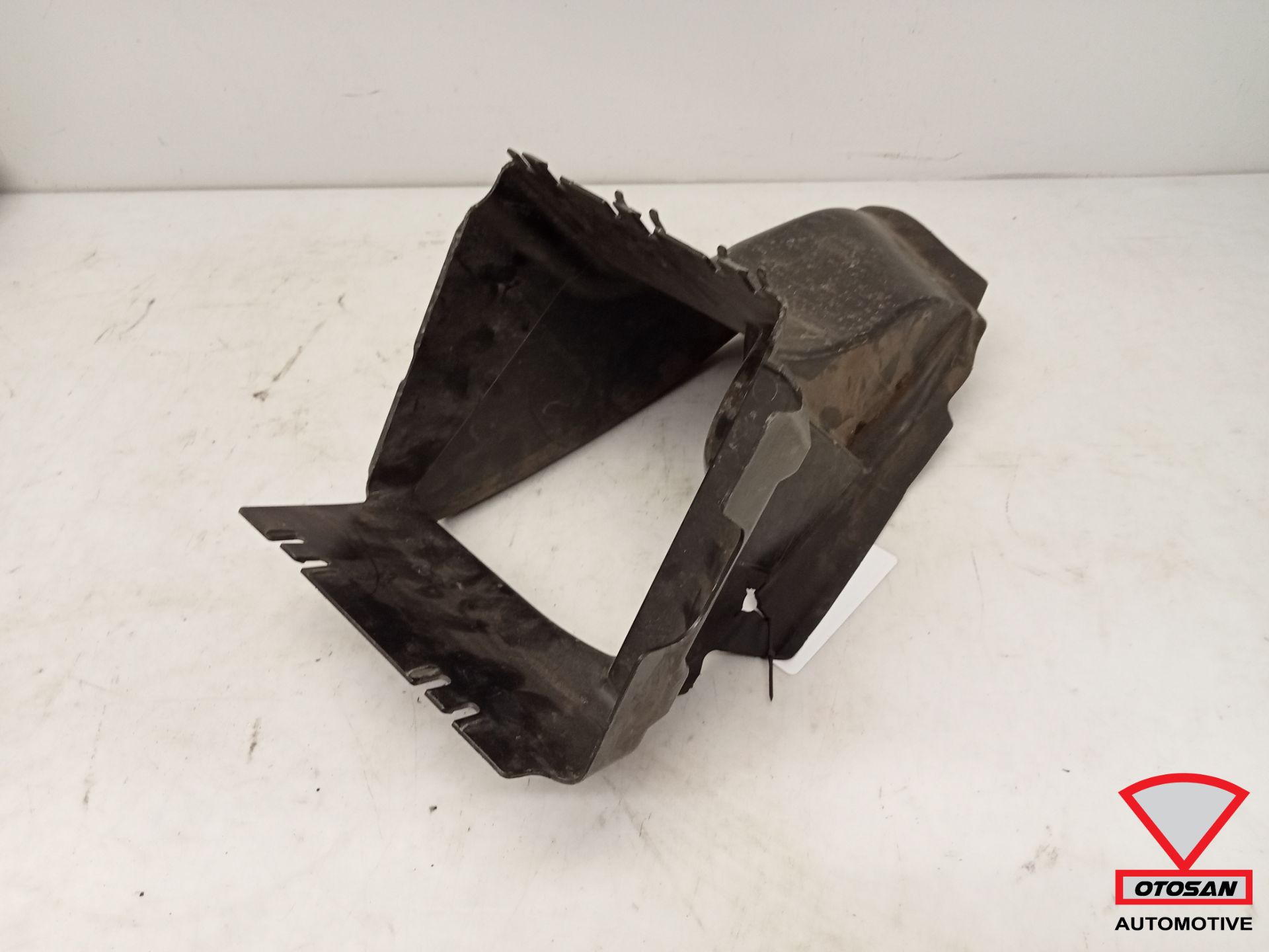 Guide d'air supplémentaire pour radiateur Audi RS6 C7 4G 4G0121674B