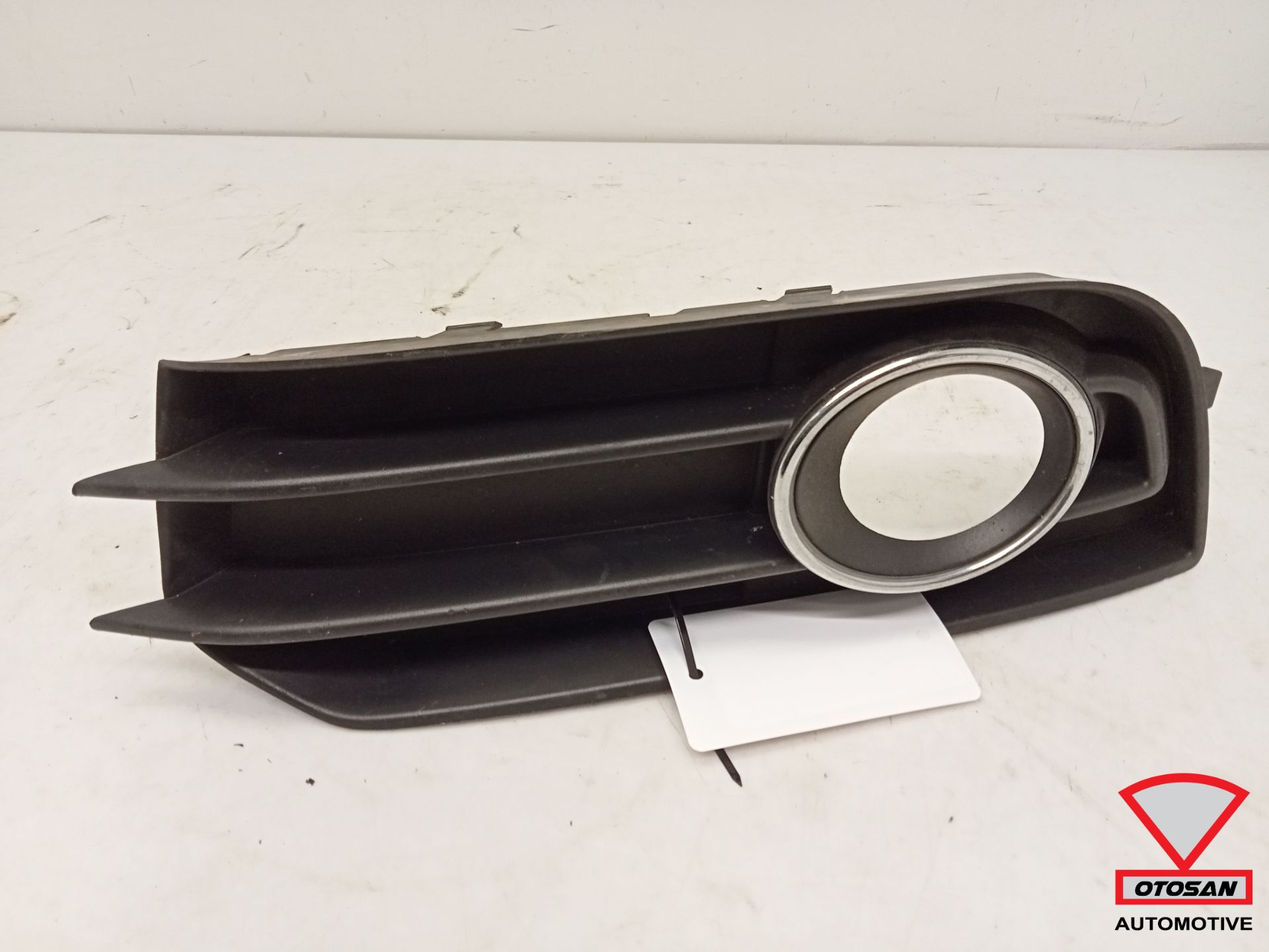 Audi A1 8X Voorbumper Rooster Rechts 8X0807682A