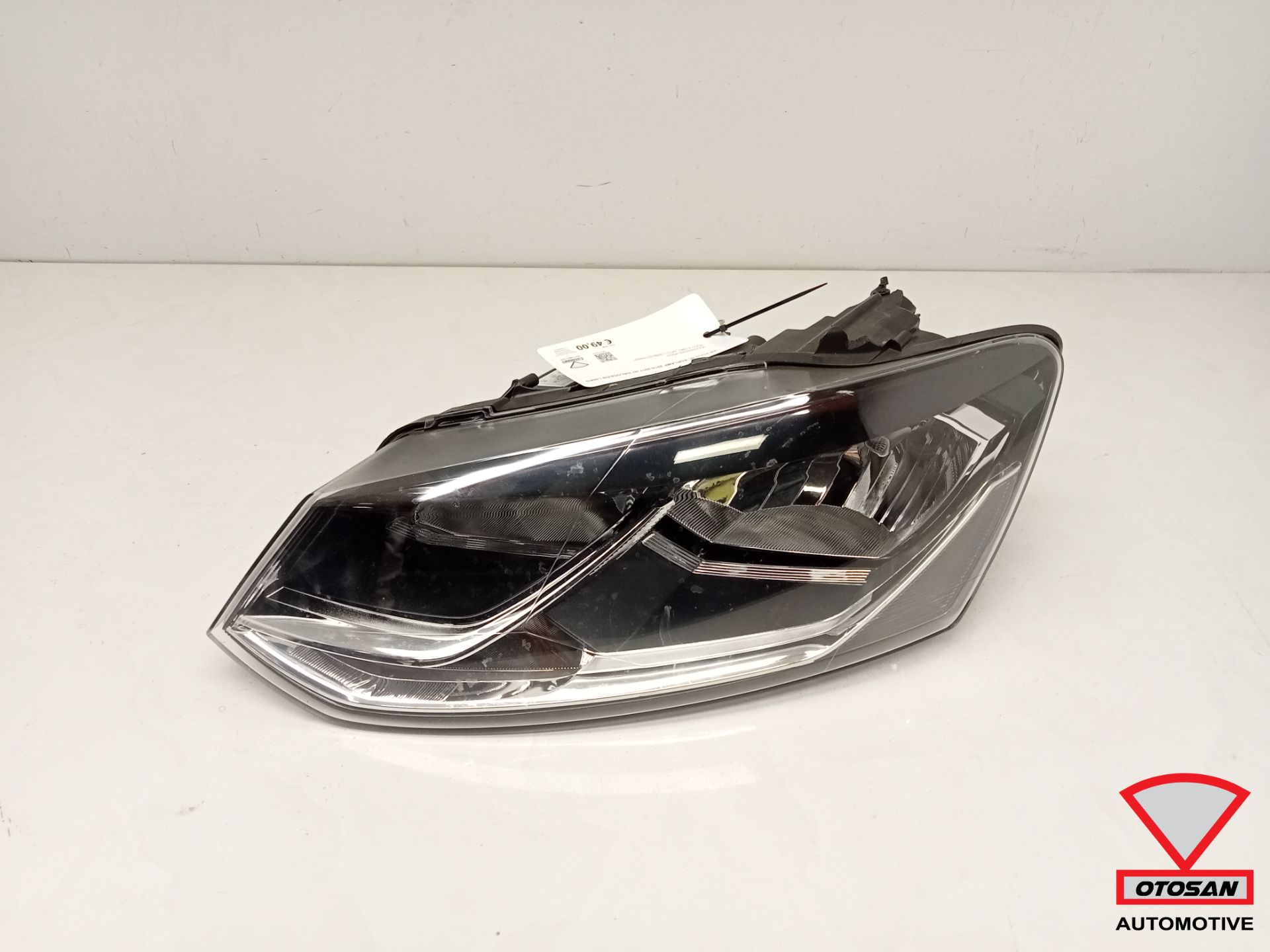 Phare avant gauche halogène H7 pour VW Polo 6C (2014-2017)