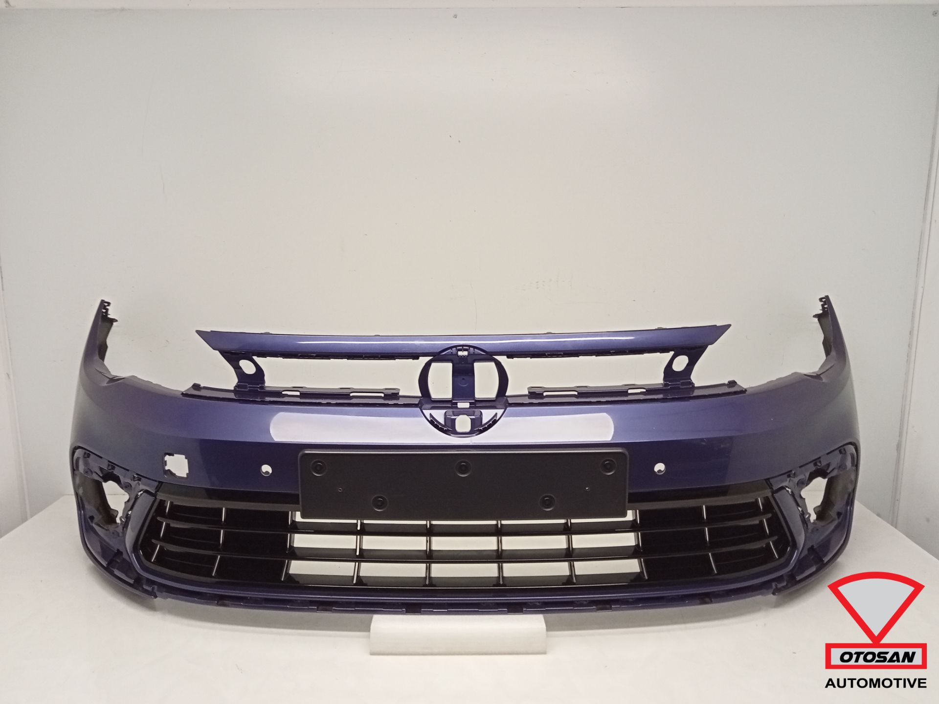 Pare-chocs avant R-Line pour VW Polo VI 2G Facelift (2021+) avec 4 capteurs de stationnement électrique (PDC).