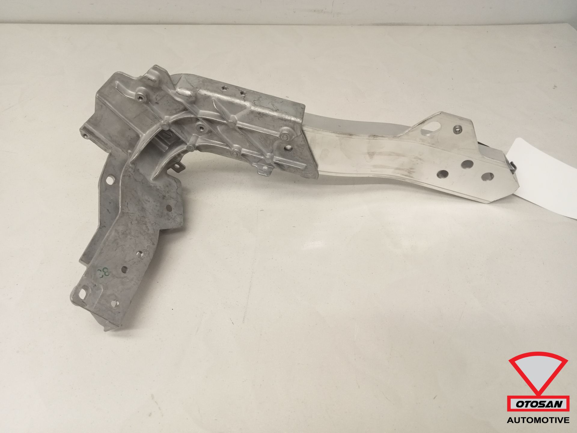Mercedes GLC W253 X253 Steun radiateur voorfront A2536210600 Links