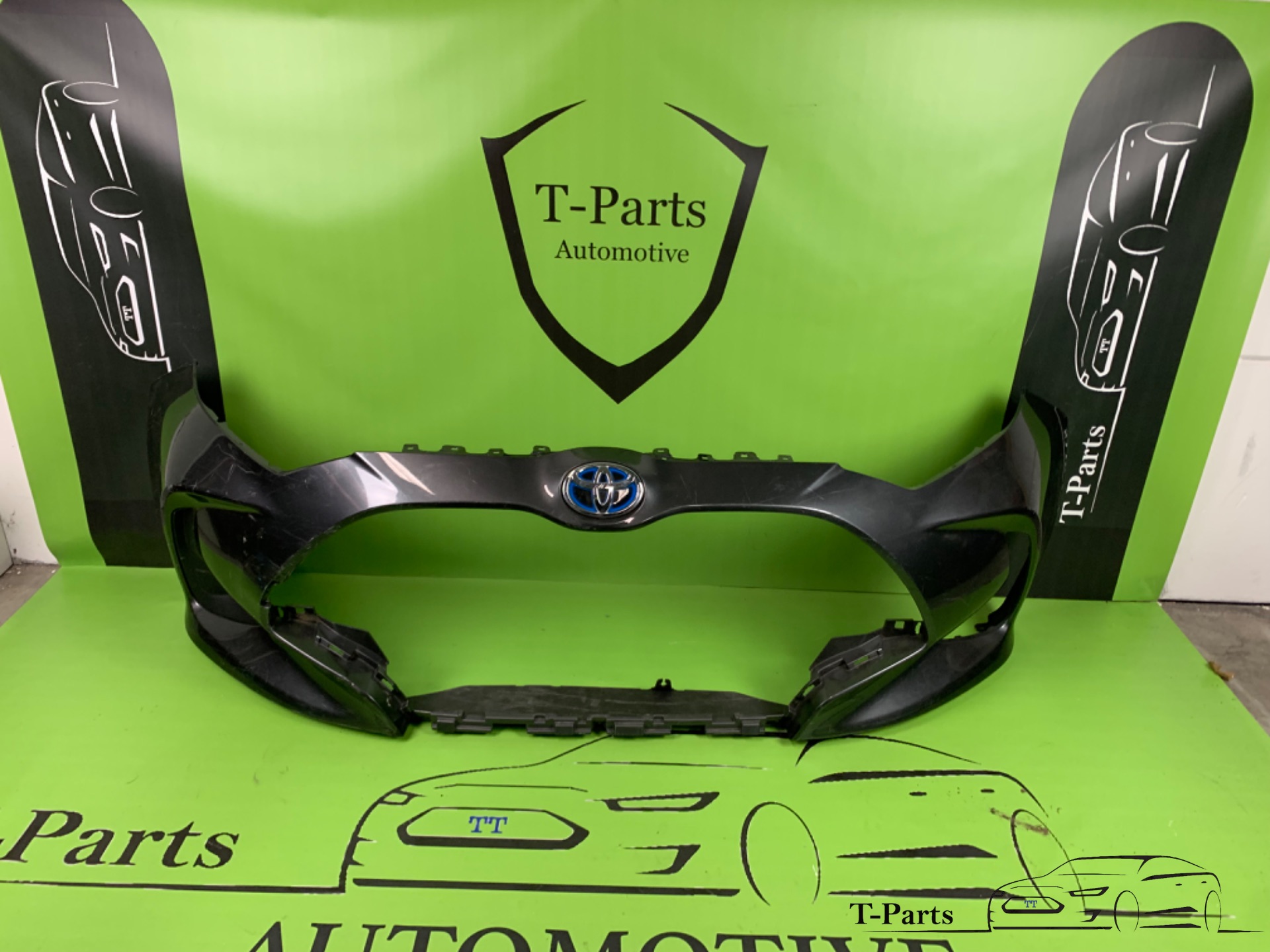 Toyota yaris Front bumper original grille bumper 2019+