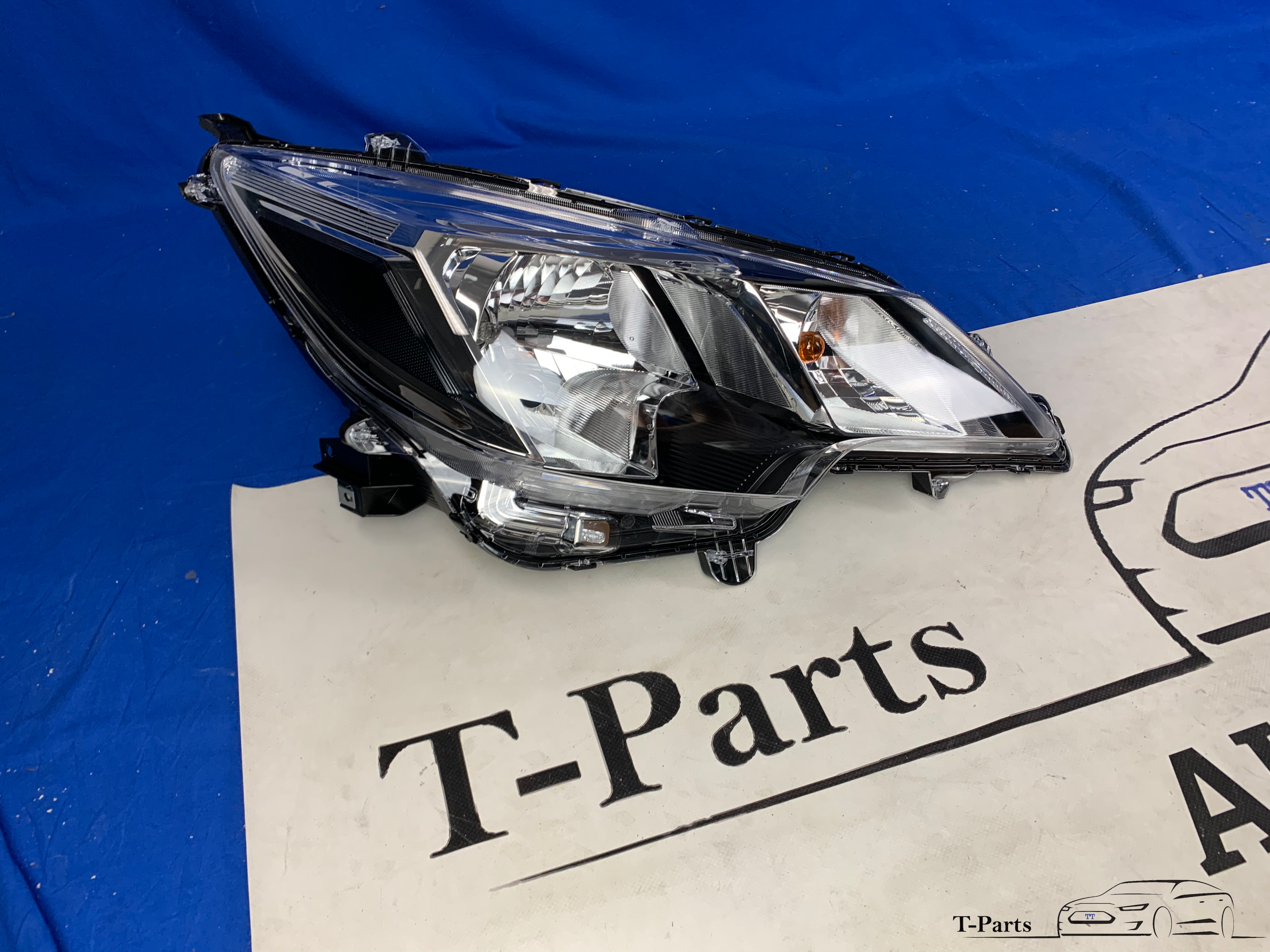 Mitsubishi space star rechts koplamp lamp 8301D446
