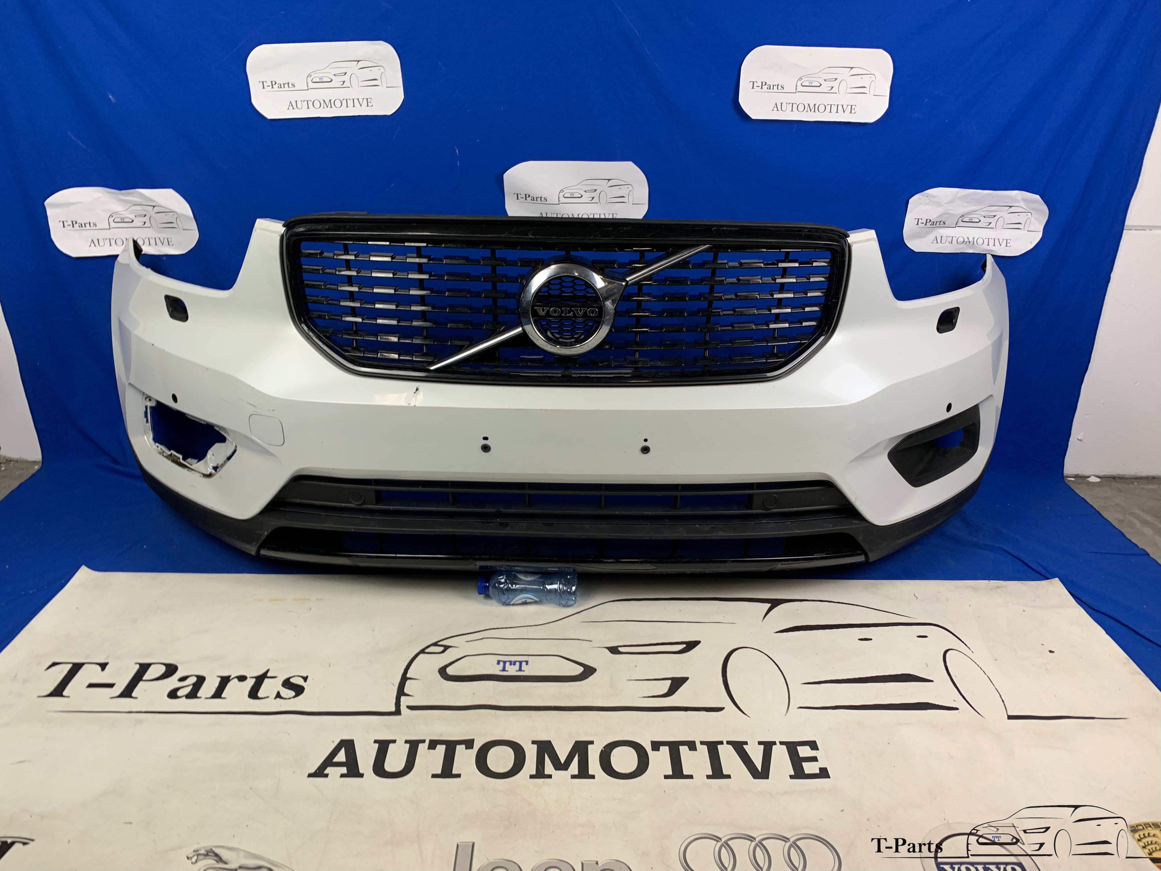 Volvo XC40 R-design front bumper bumper grille grille