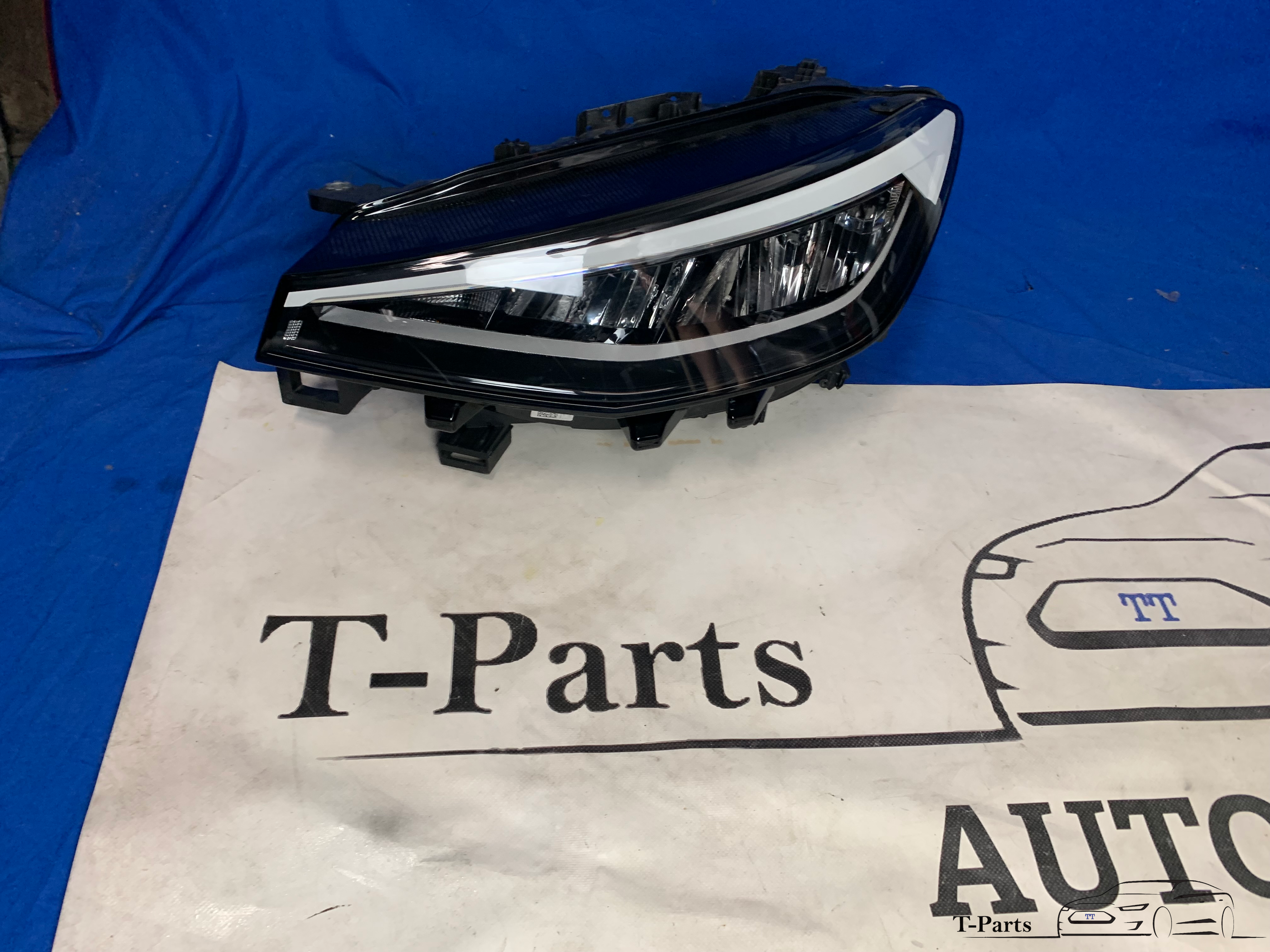 Volkswagen ID4 koplamp links lamp