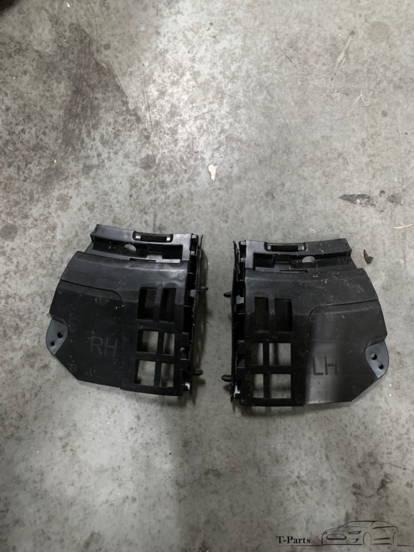 Volvo xc40 bumper holder front bumper 31455242 31455243