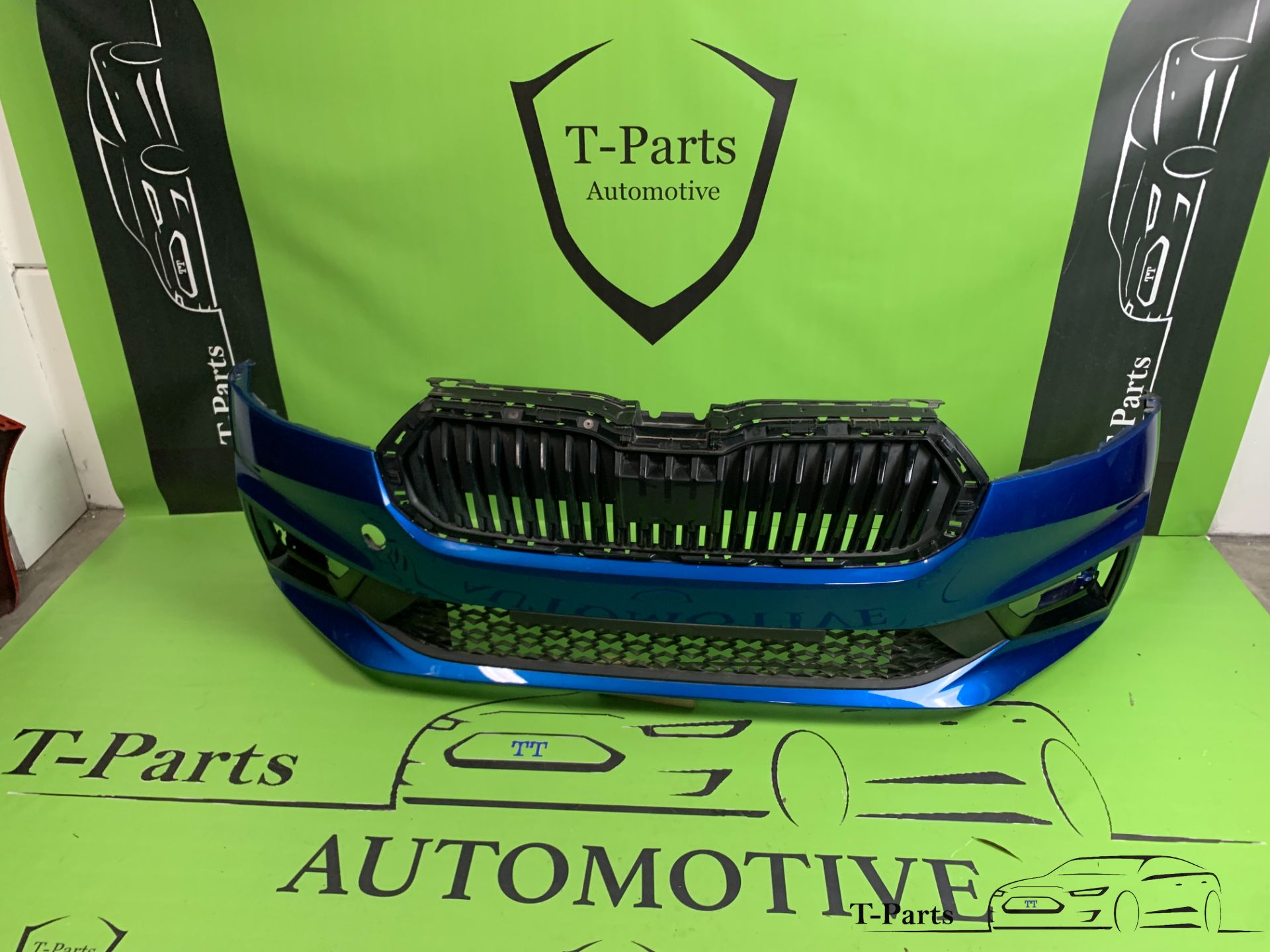 Skoda Fabia pare-chocs avant 6VA807217G grille de pare-chocs 21+