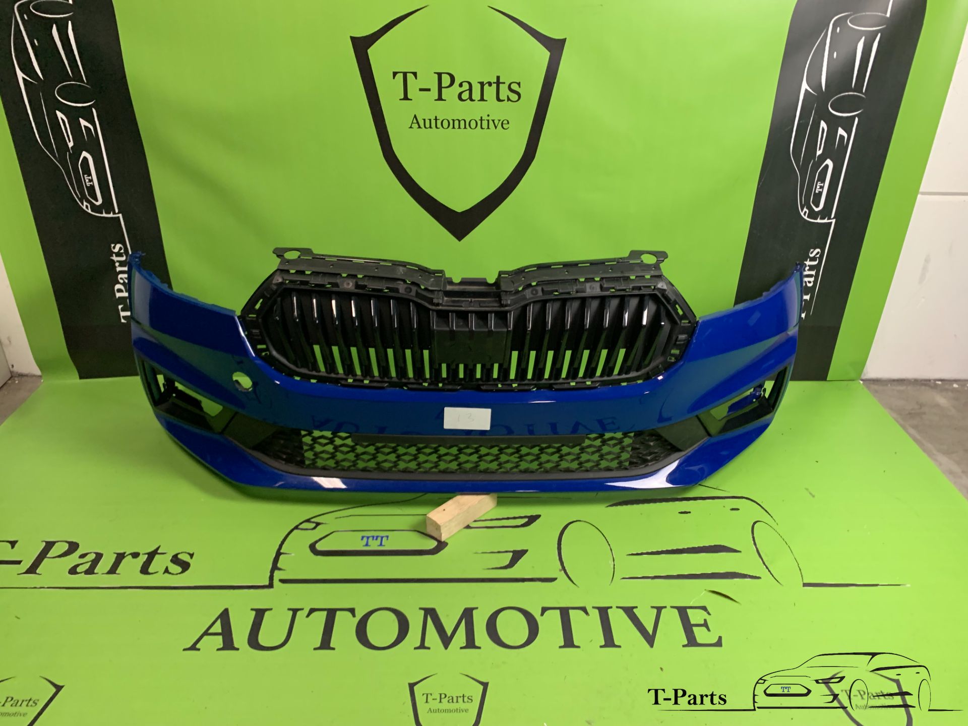 Skoda Fabia pare-chocs avant 6VA807217G grille de pare-chocs 21+