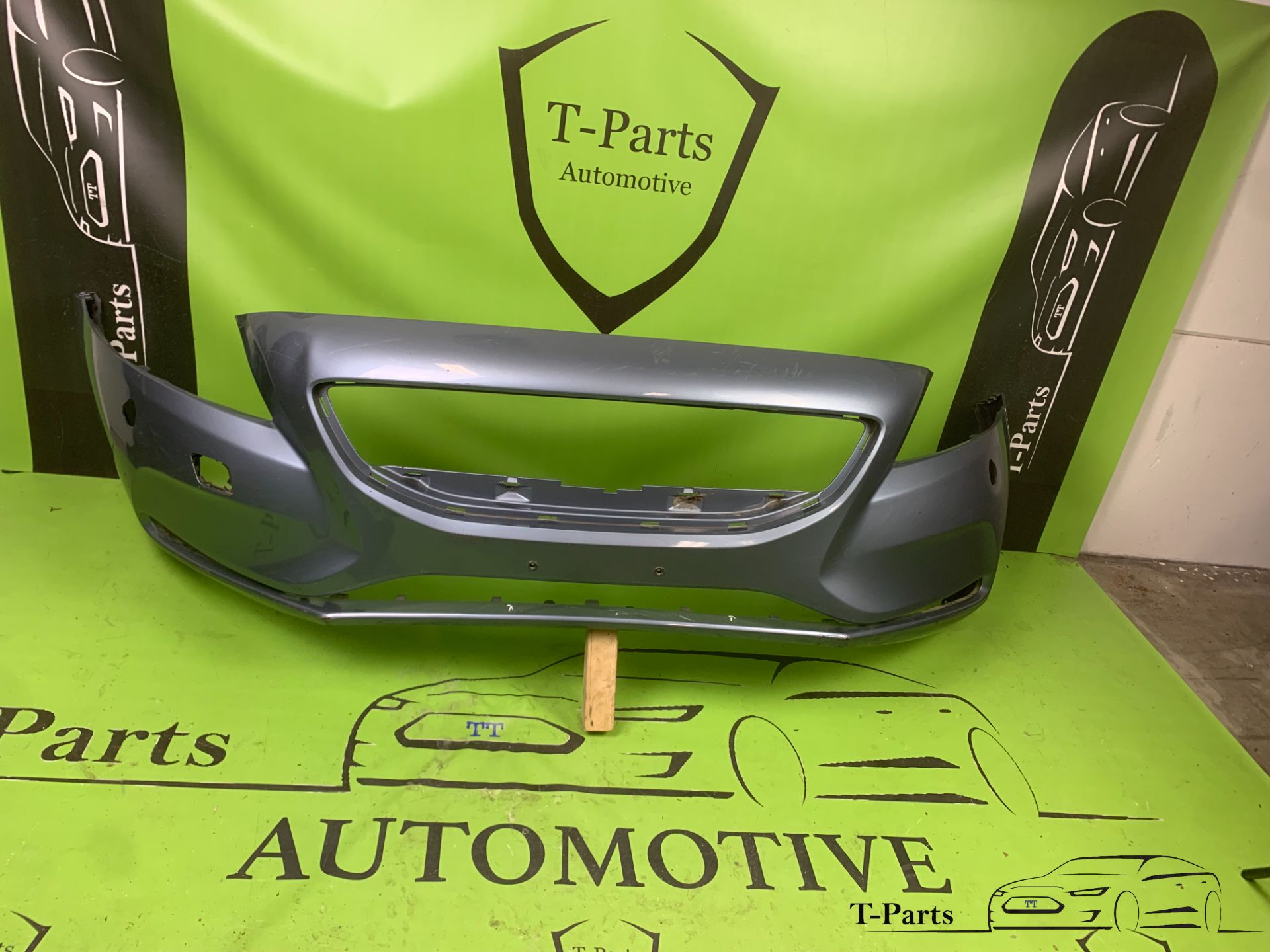 Volvo V40 Frontstoßstange Stoßstange 12+