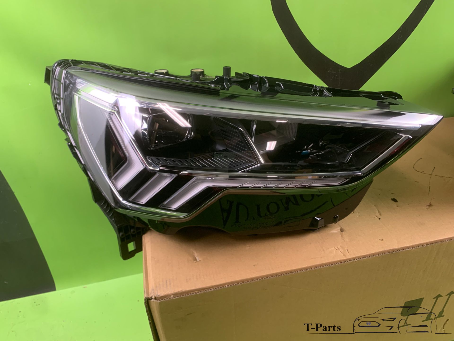 Audi Q3 83a koplamp Rechts 83A941034 --NIEUW--