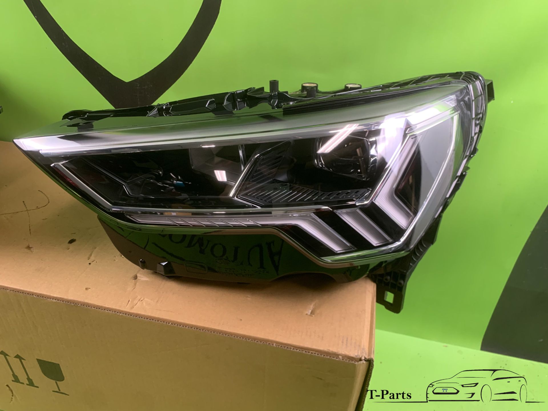 Audi Q3 83a koplamp Links --NIEUW-- 83A941033