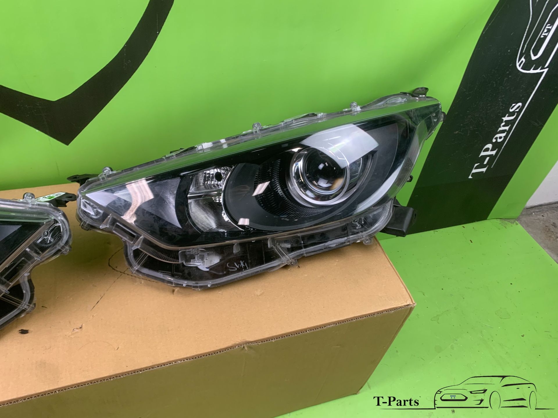 toyota yaris koplamp links 81170K0060 nieuw lamp