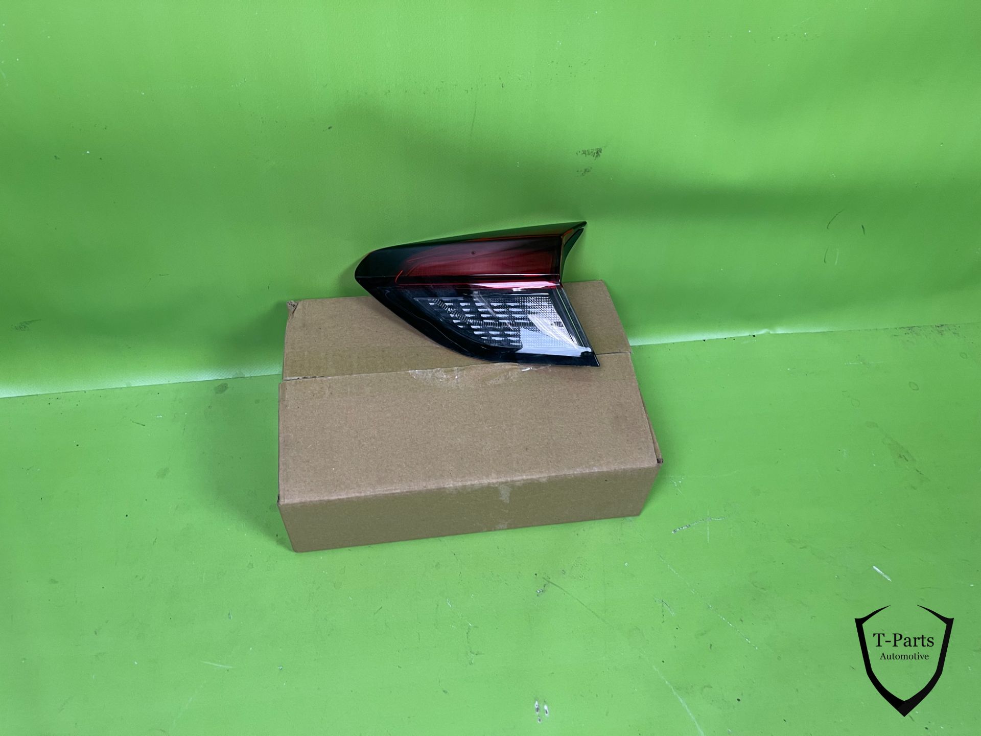 opel corsa F 19 + achterlicht rechts achter 9830096180