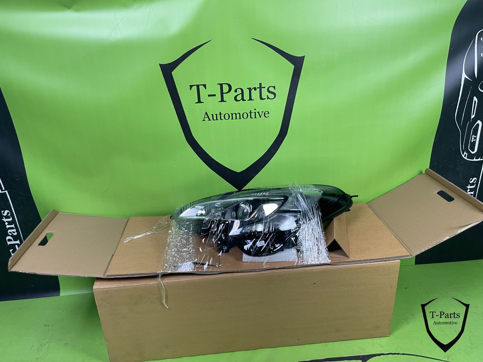 Opel Corsa E Scheinwerfer links LED 13381347 NEU