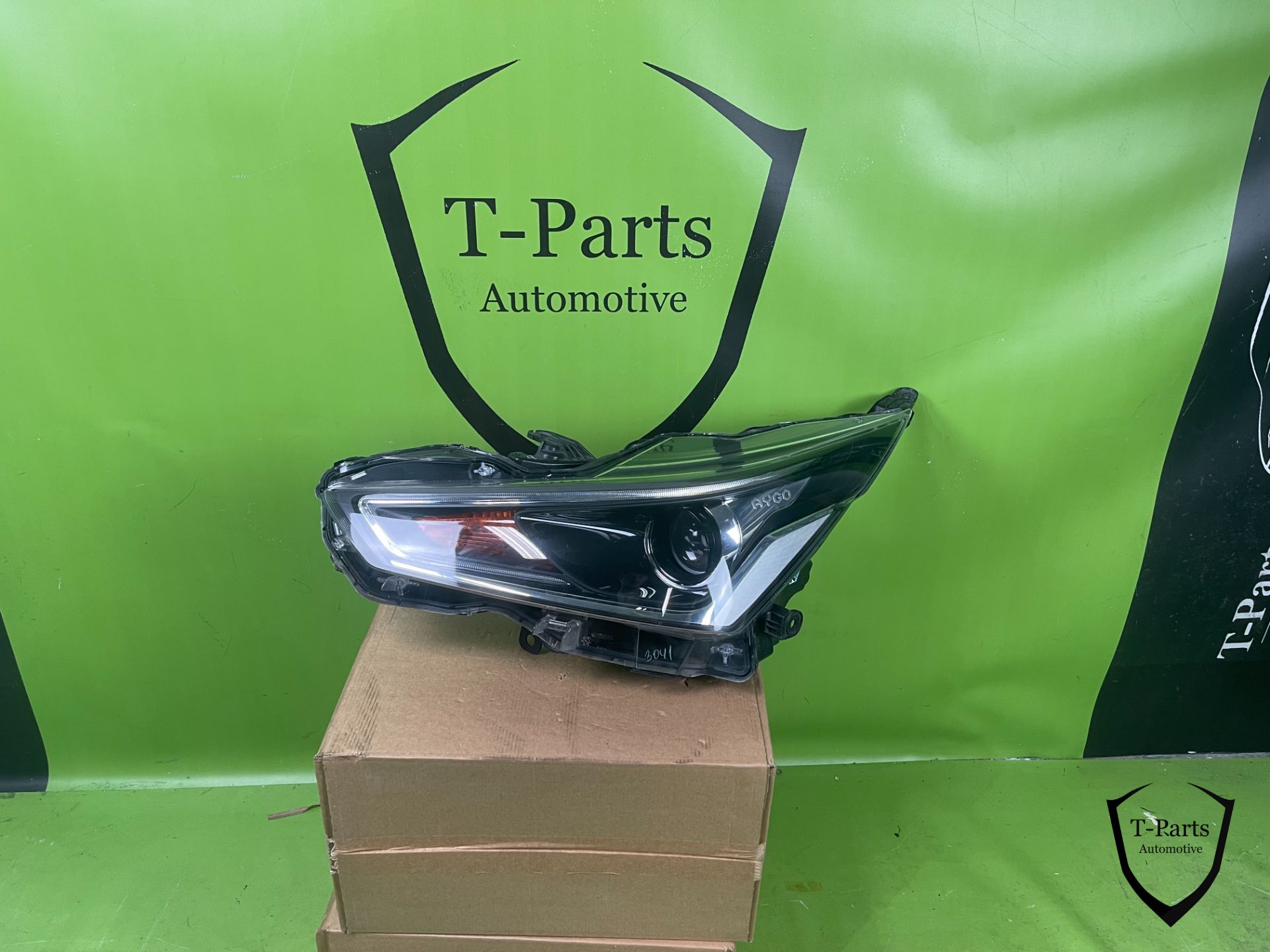 Toyota Aygo linke Scheinwerferlampe 811700H210