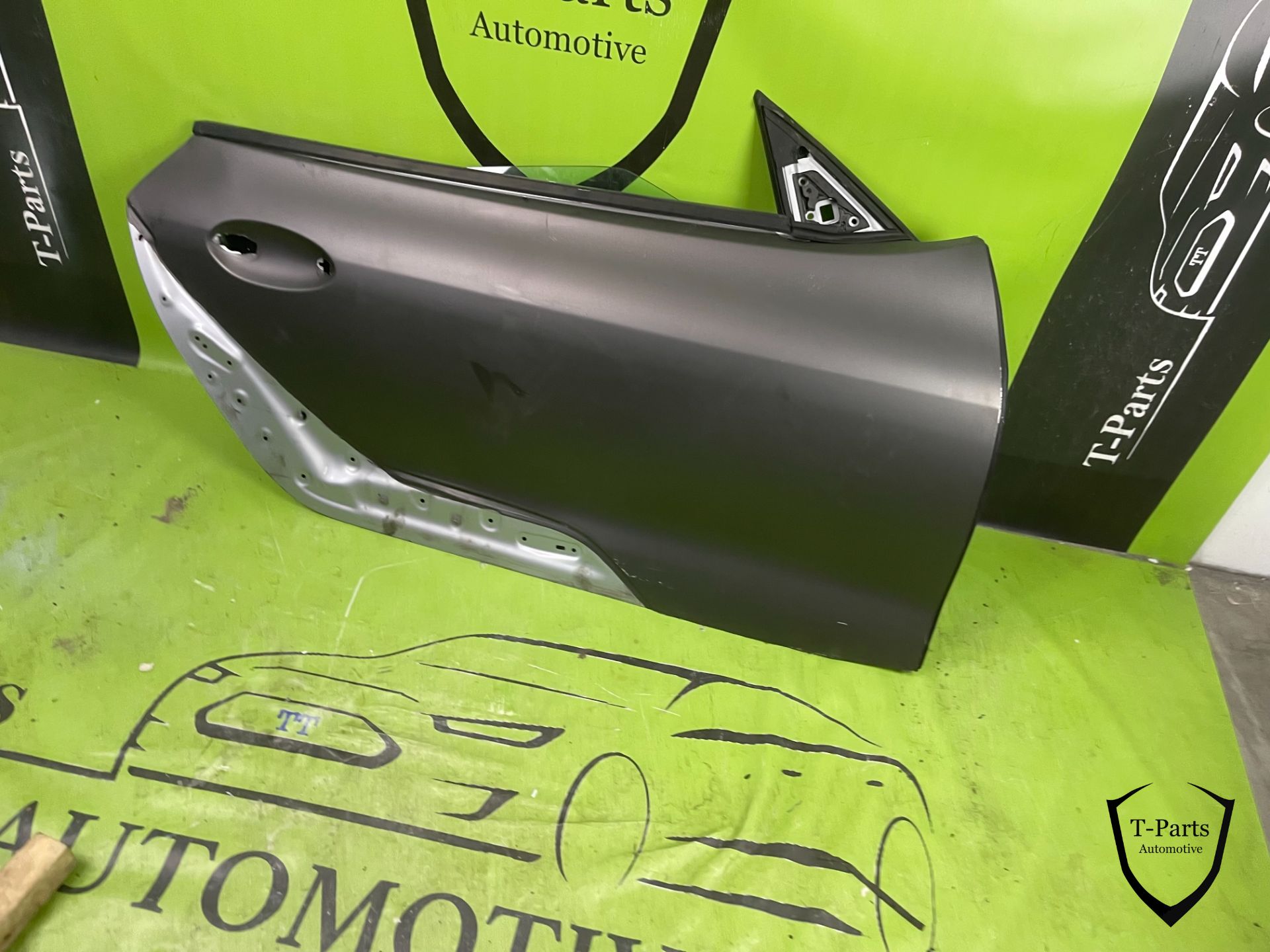 toyota supra right door door 67001WAA01