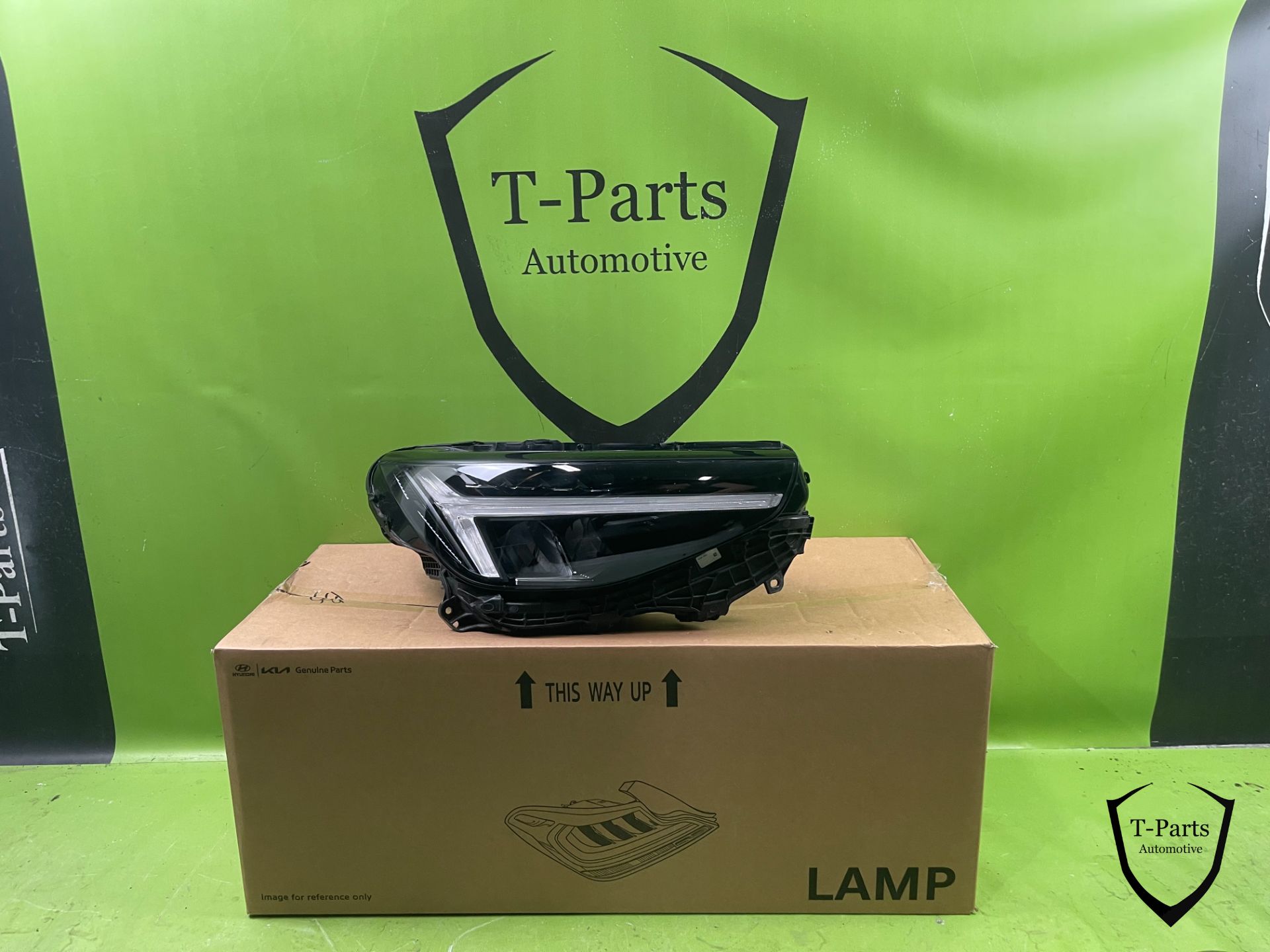 volvo XC40 headlight right 32404666 lamp