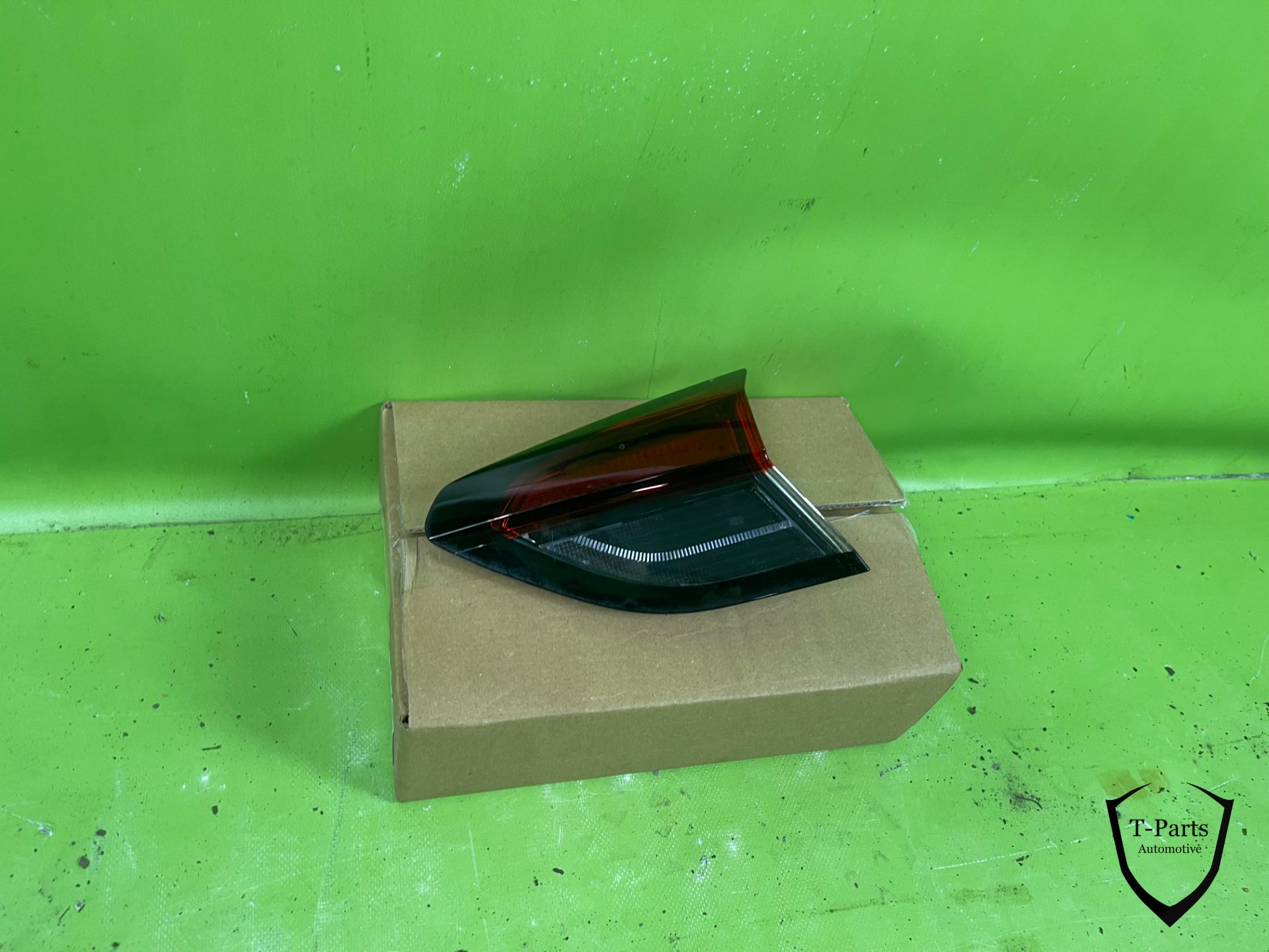 opel corsa F 19 + achterlicht rechts achter 9830096180