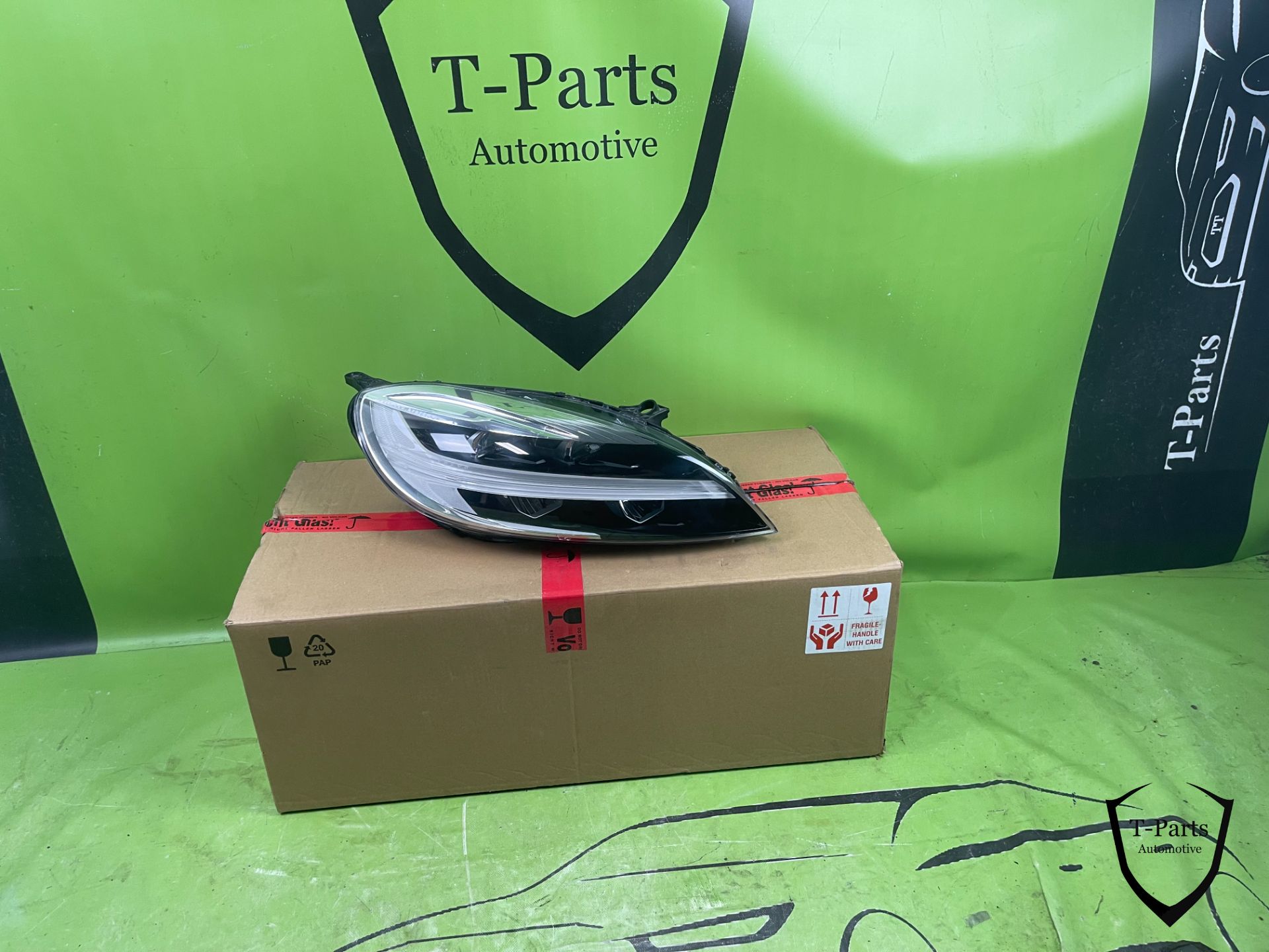 Volvo V40 rechter Scheinwerfer 32228484