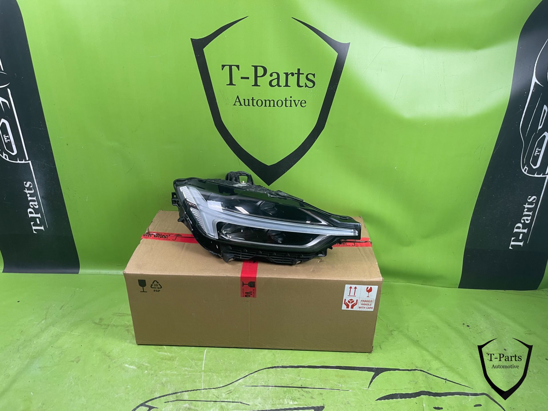 Volvo XC60 right-hand side lamp 31420418 (X)