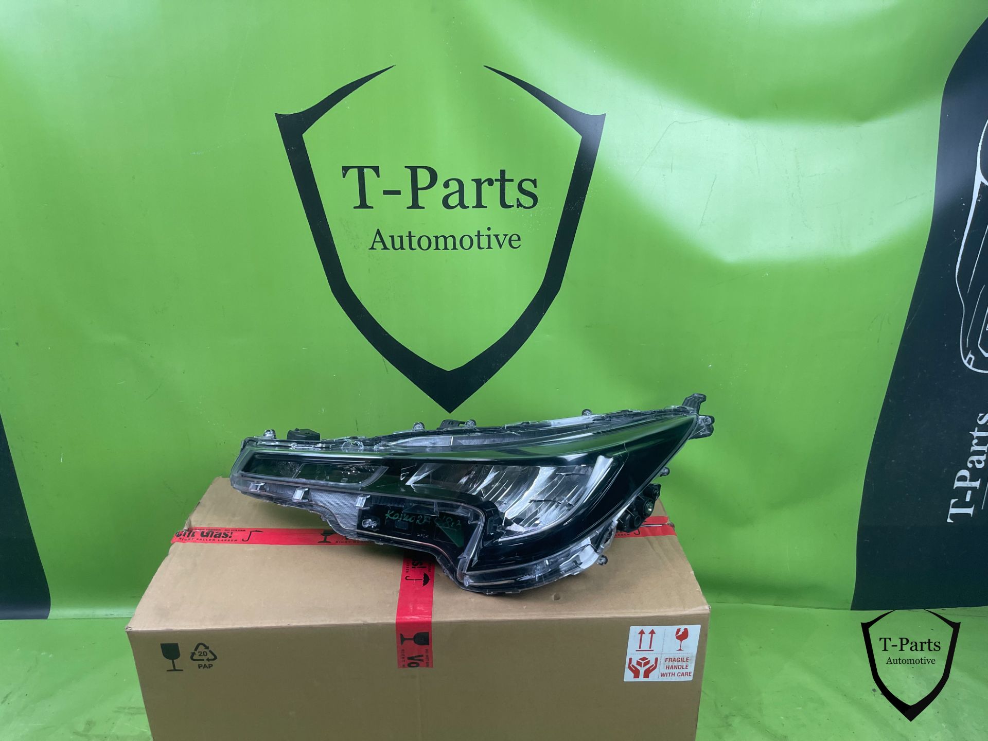 toyota corolla headlight left right 8115002S60 8111002S60