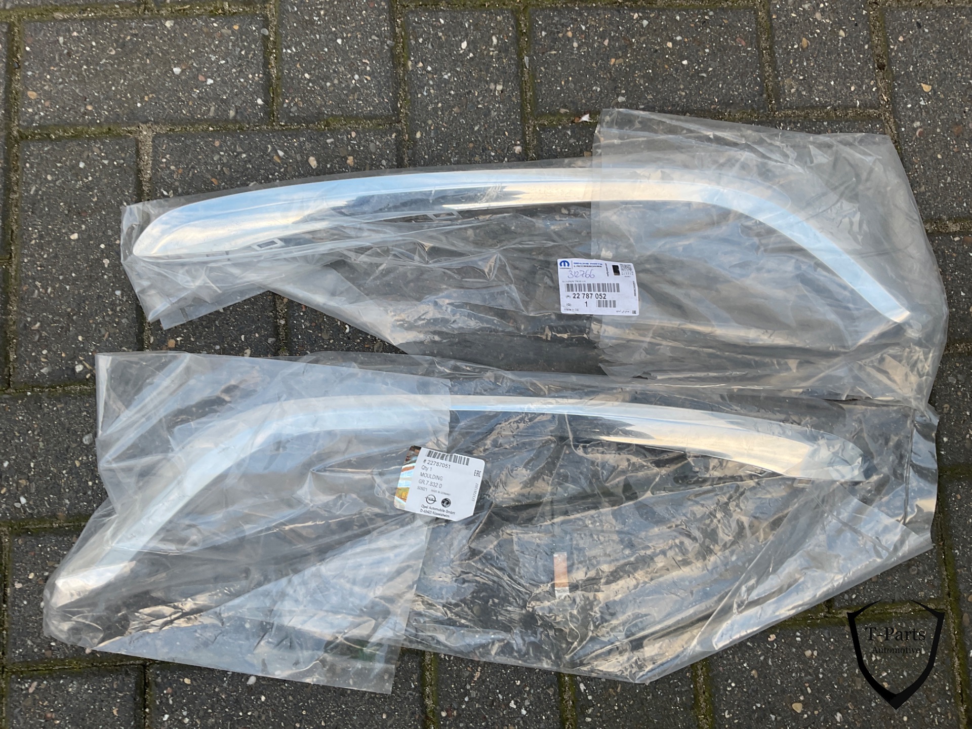 opel Insignia A voorbumper lijst Chrome links rechts