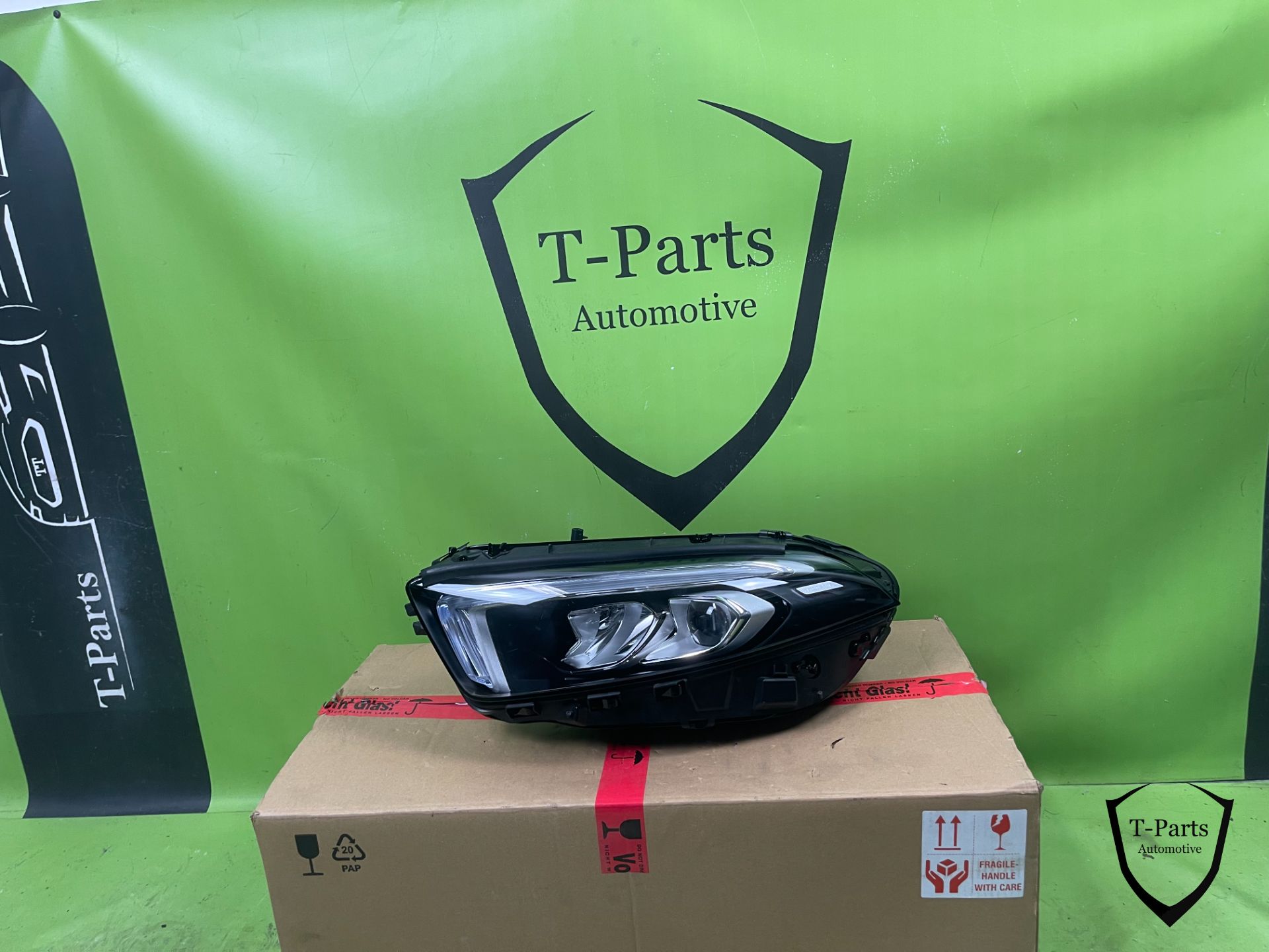 Phare gauche neuf pour Mercedes Classe A A1779064703