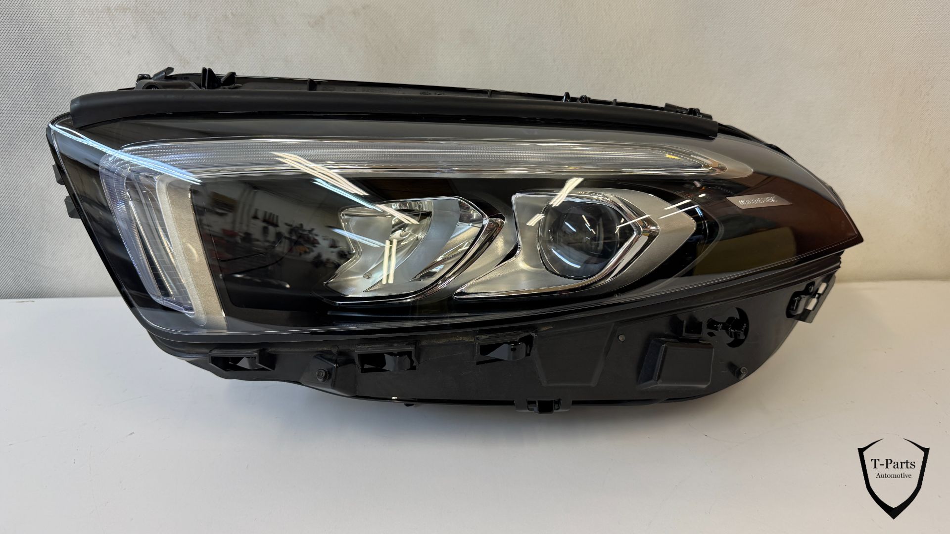 Phare gauche Mercedes Classe A A1779064703 NEUF ampoule w177