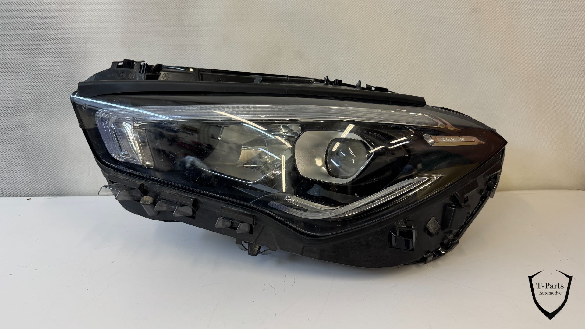 Mercedes CLA A118 headlight left A1189068300 new lamp