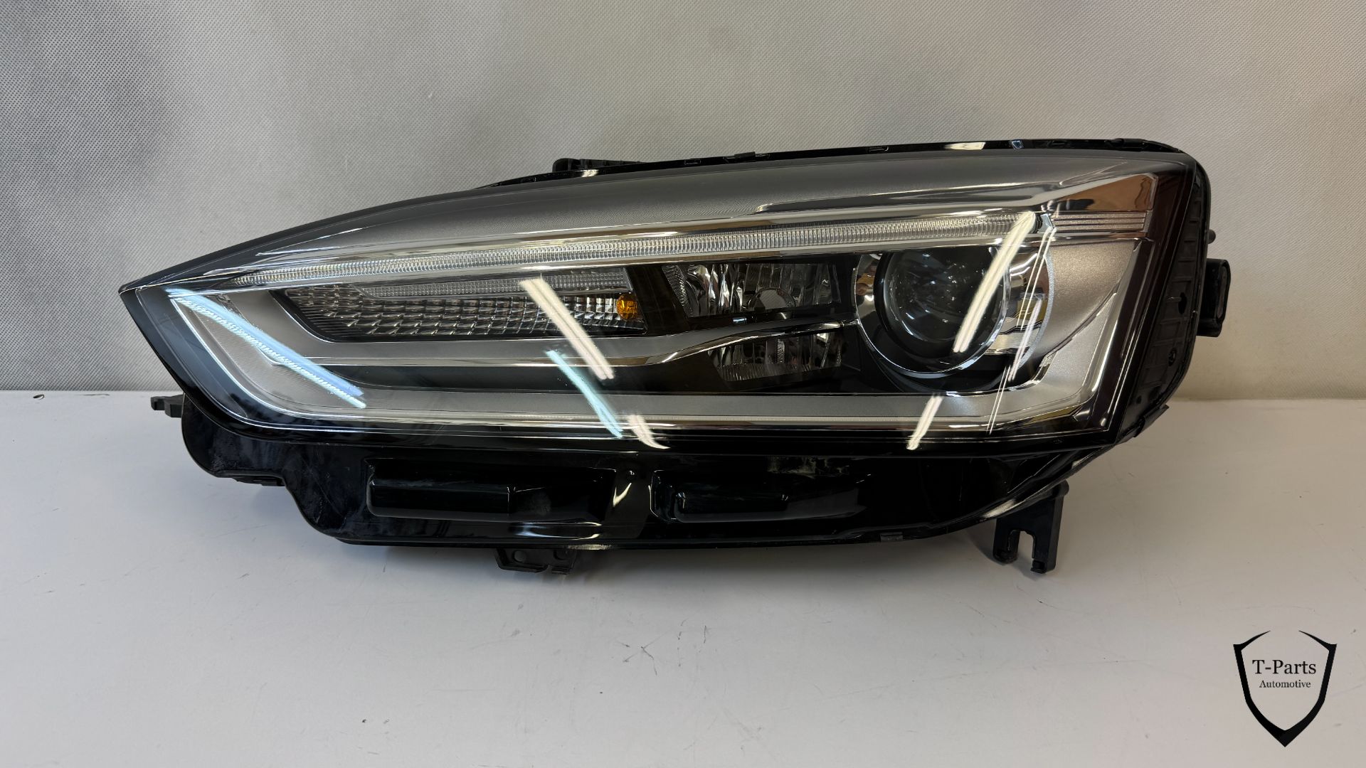 Audi A5 Koppellampe 8W6941005C