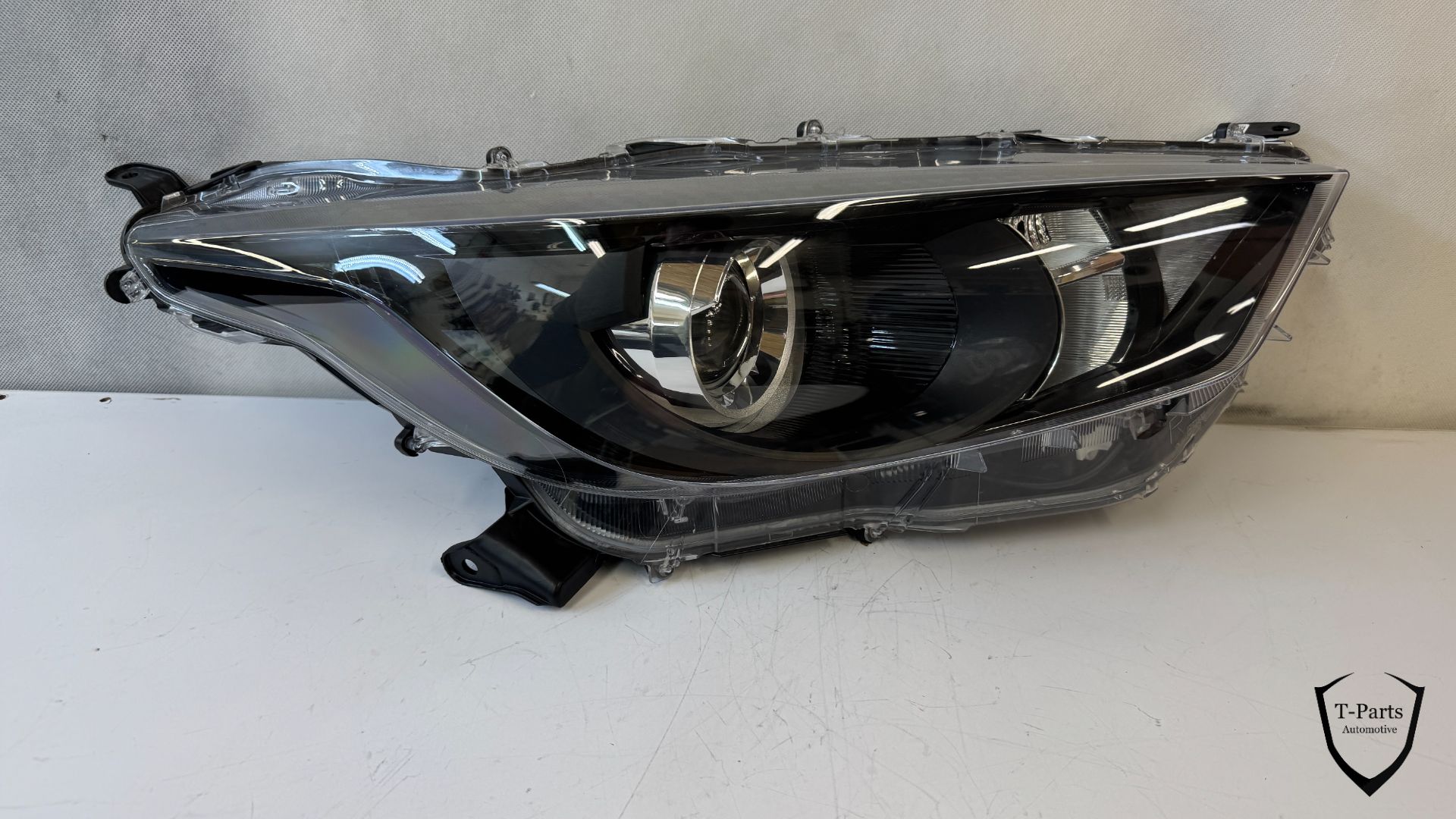 Toyota Yaris Scheinwerfer rechts 81130K0060 neue Lampe