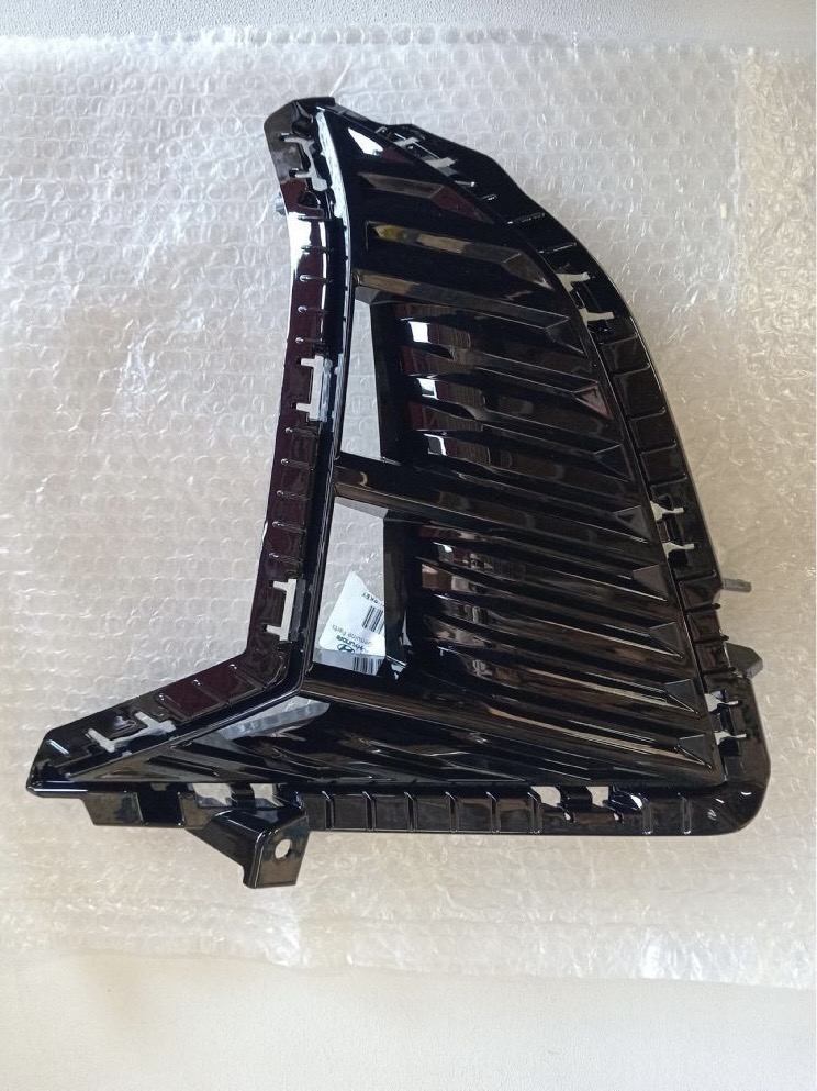hyundai i20 voorbumper mistlamp lijst rechts 86564Q0GA0