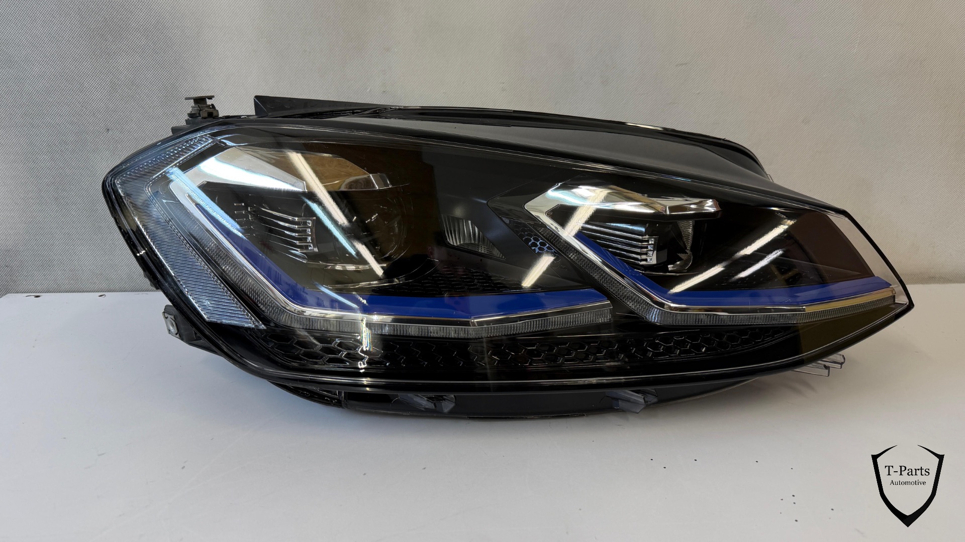 Volkswagen Golf 7 GTE rechter Scheinwerfer 5g1941036b