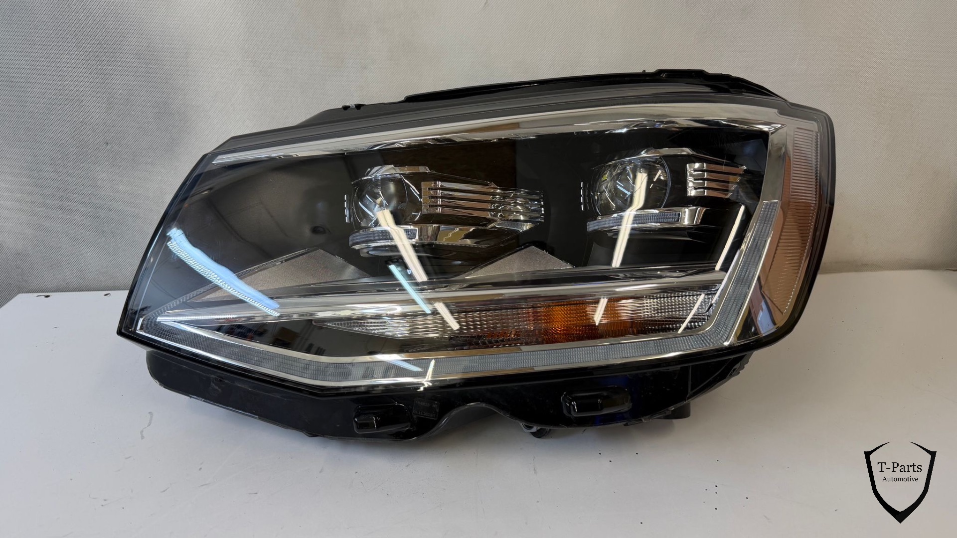volkswagen transporter left headlight 7e1941773 lamp (X)