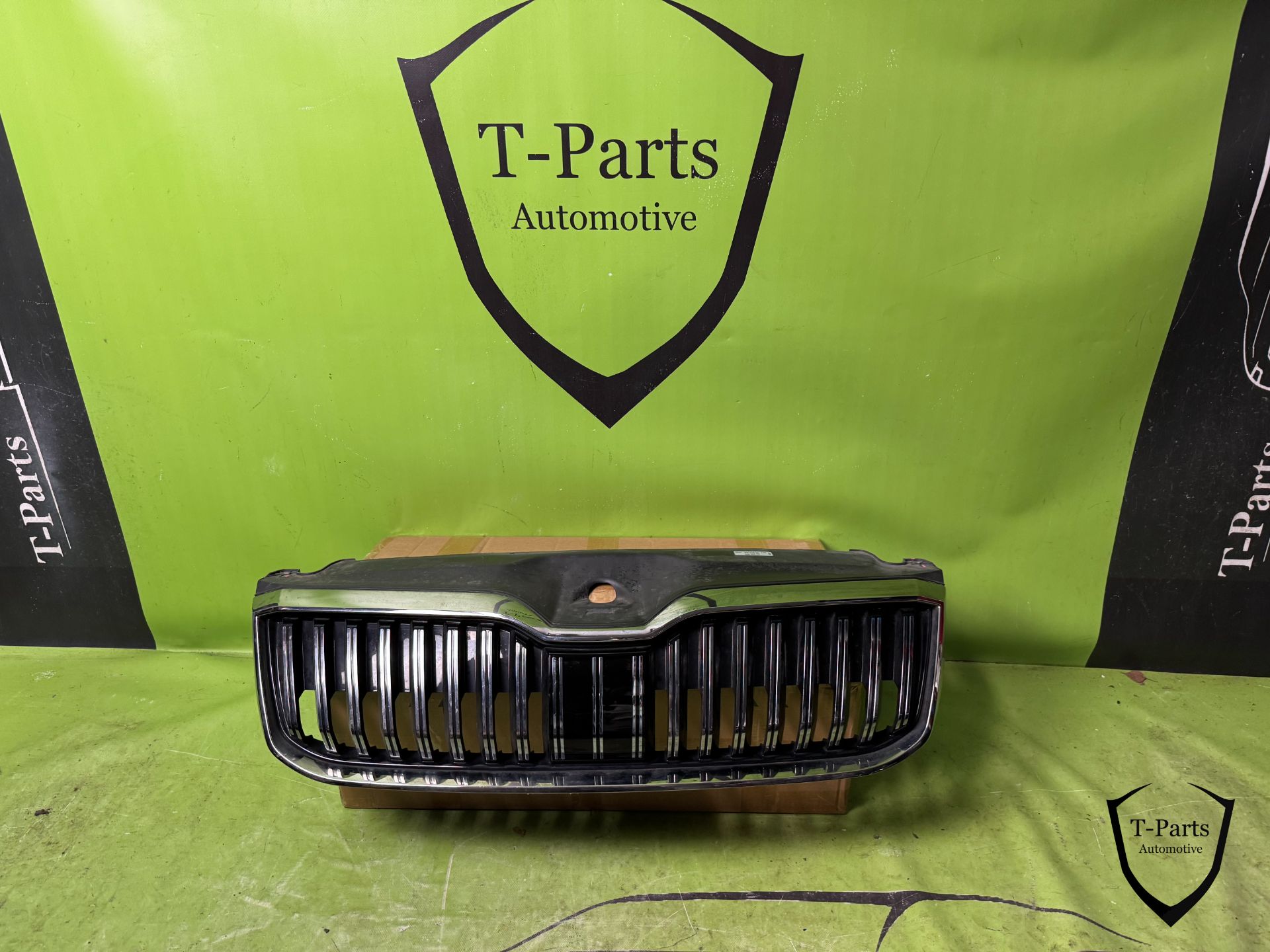 Skoda Superb Kühlergrill Stoßstange Frontstoßstange