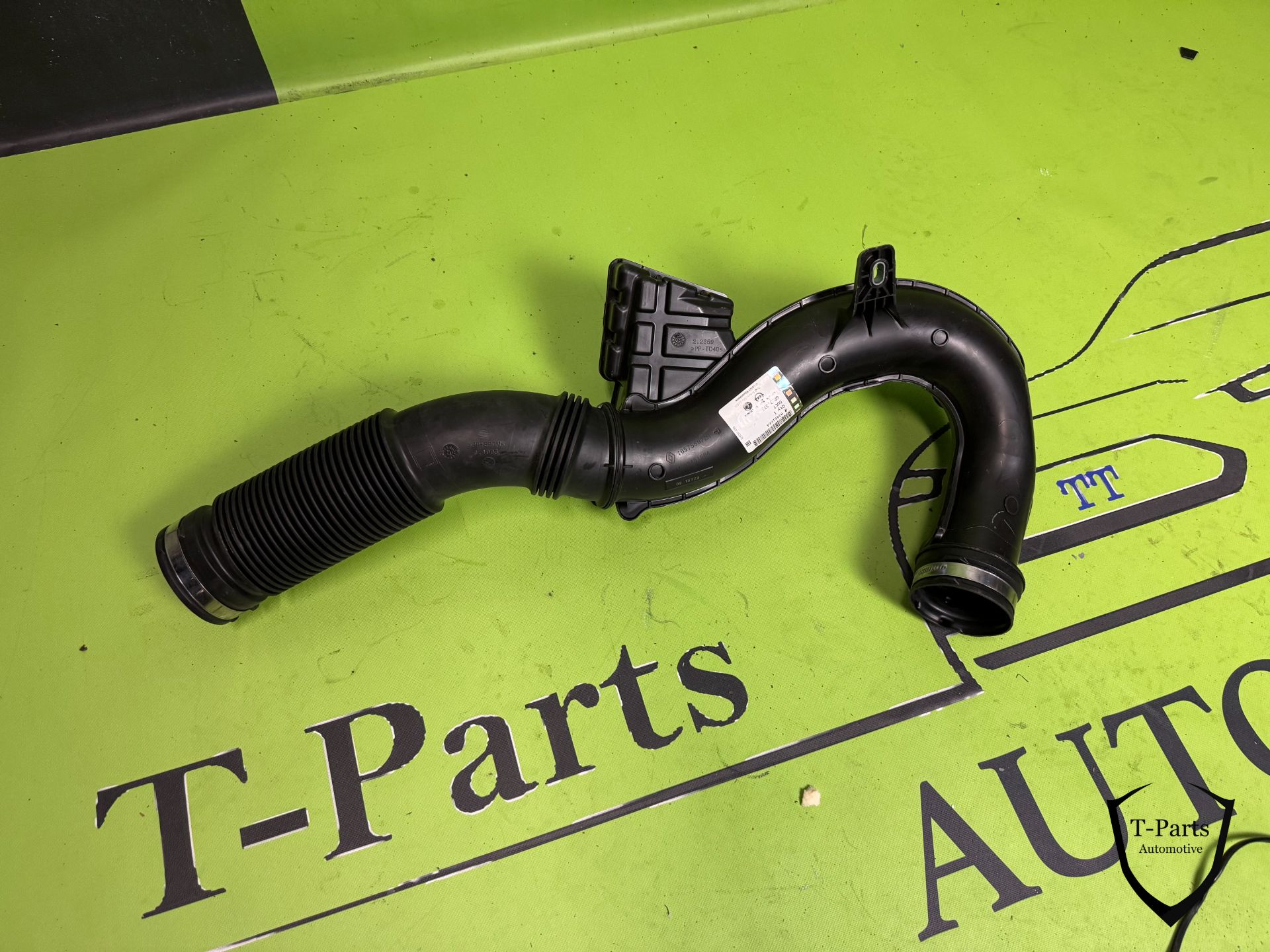 renault trafic opel vivaro Aanzuigslang Lucht 93451664