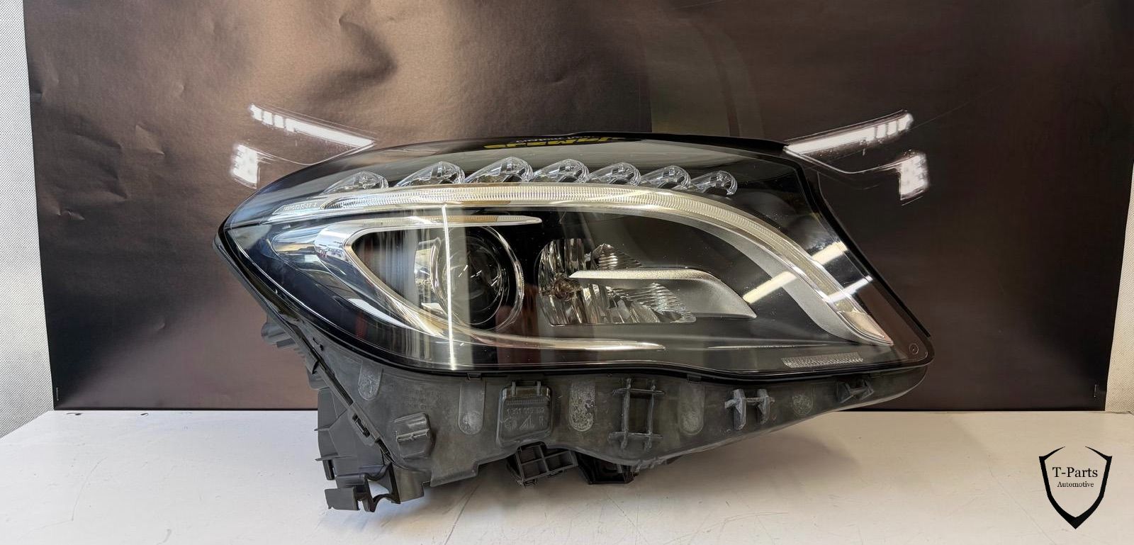 Mercedes-Benz GLA W156 X156 Koplamp rechts A1569062400 03012852820 LE12A6292 (X)