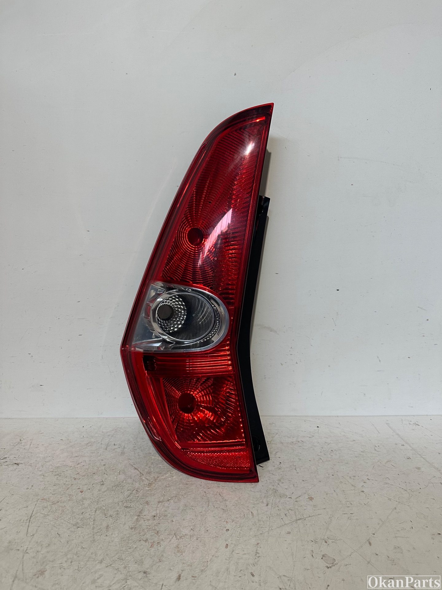 Suzuki Splash left rear light